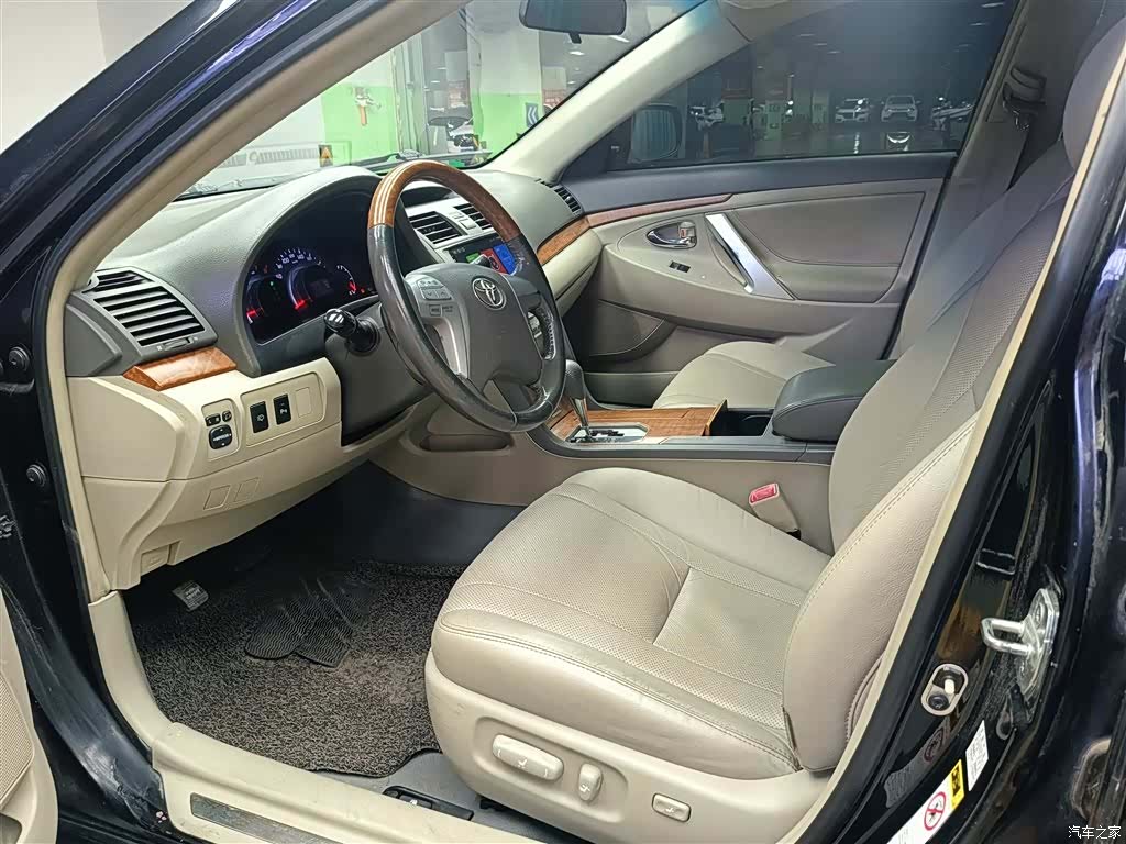Toyota Camry, 2010 4