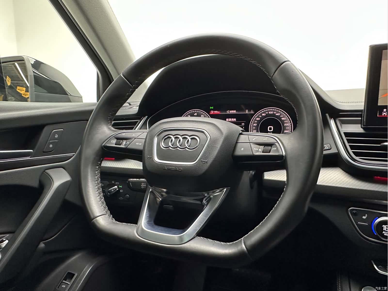 Audi Q5L, 2022 10