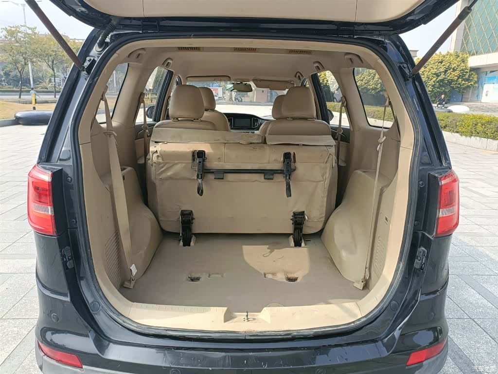 Wuling 730, 2016 9