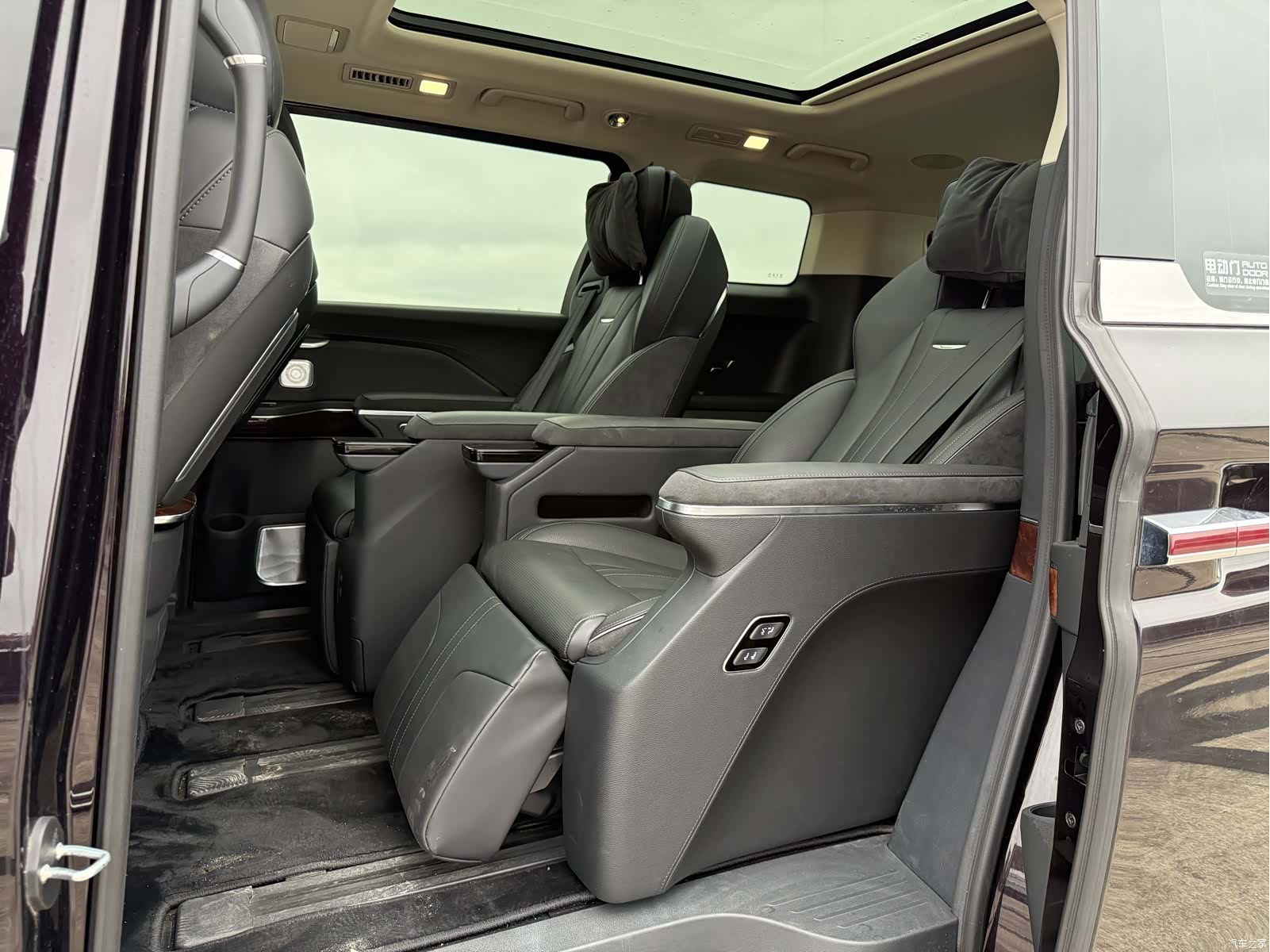 Hongqi HQ9, 2024 12