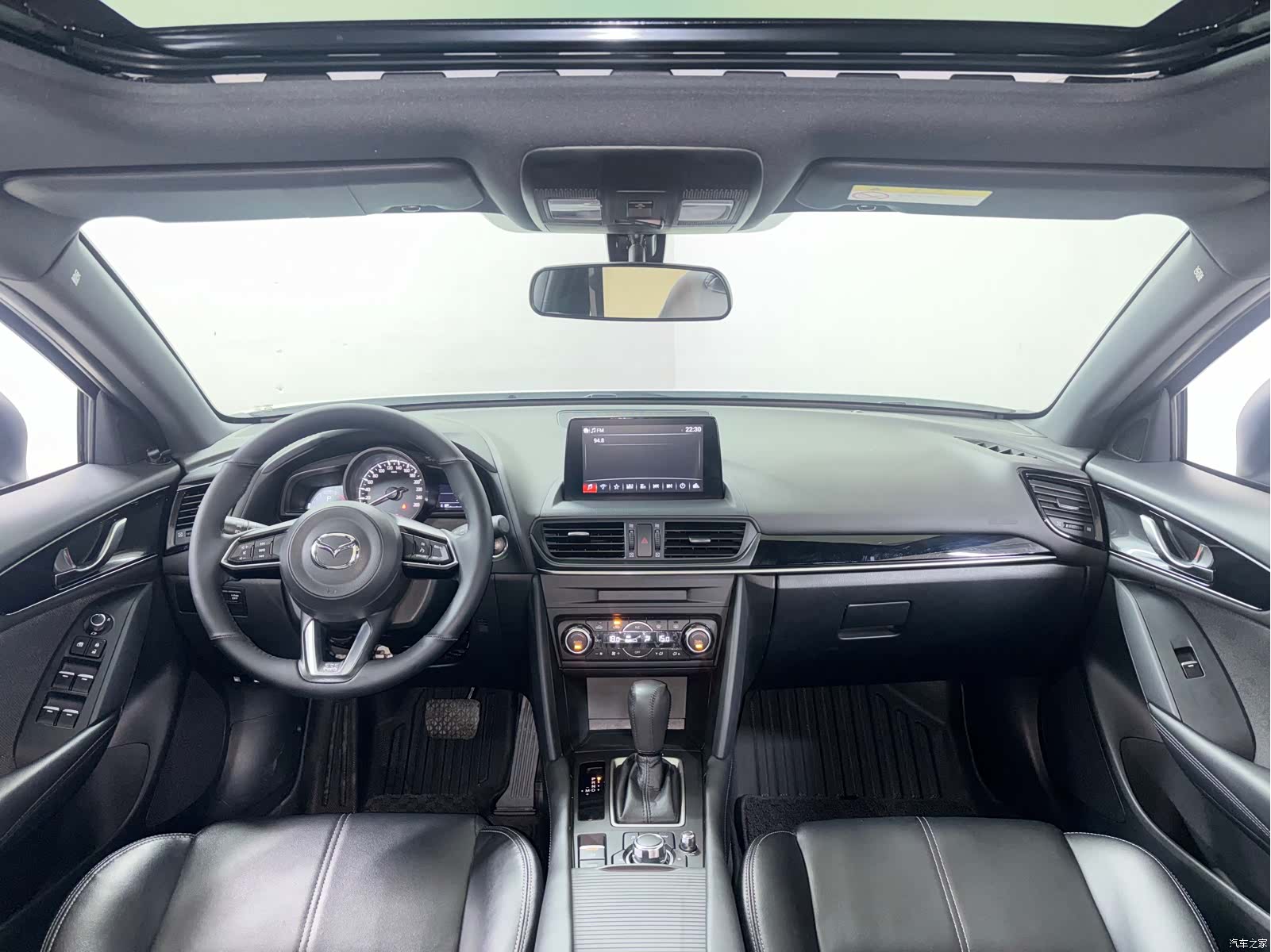 Mazda CX-4, 2023 11