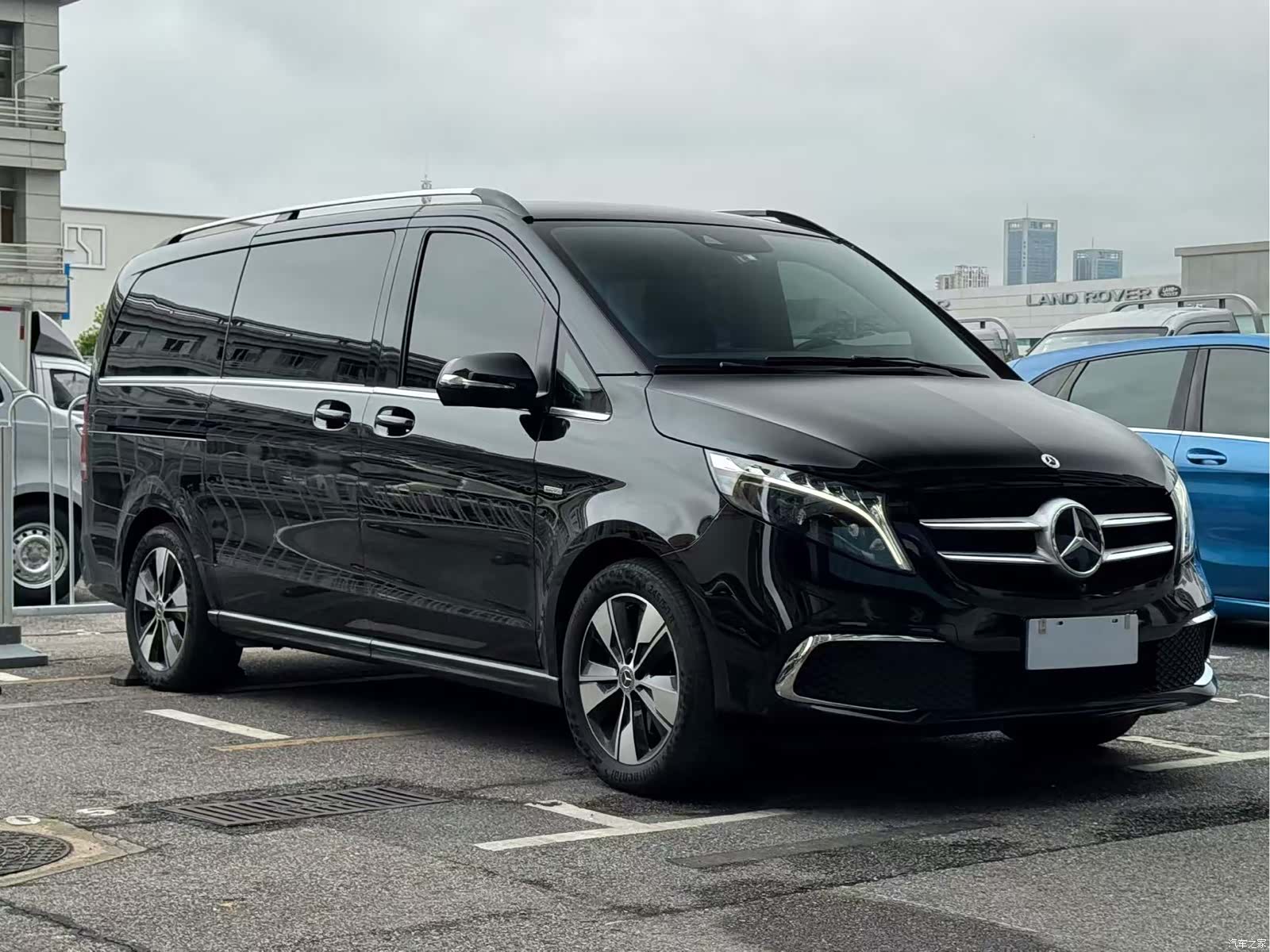 Mercedes-Benz V-Class, 2024 3