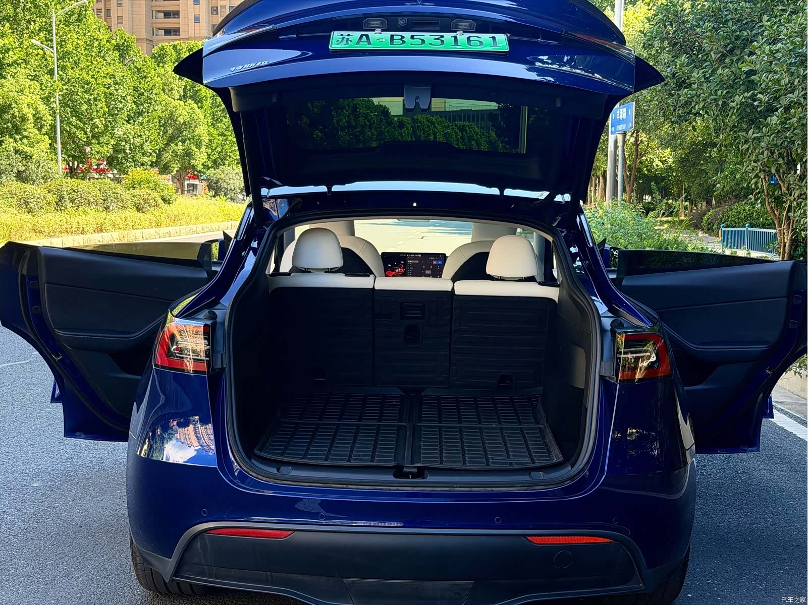 Tesla Model Y, 2022 17