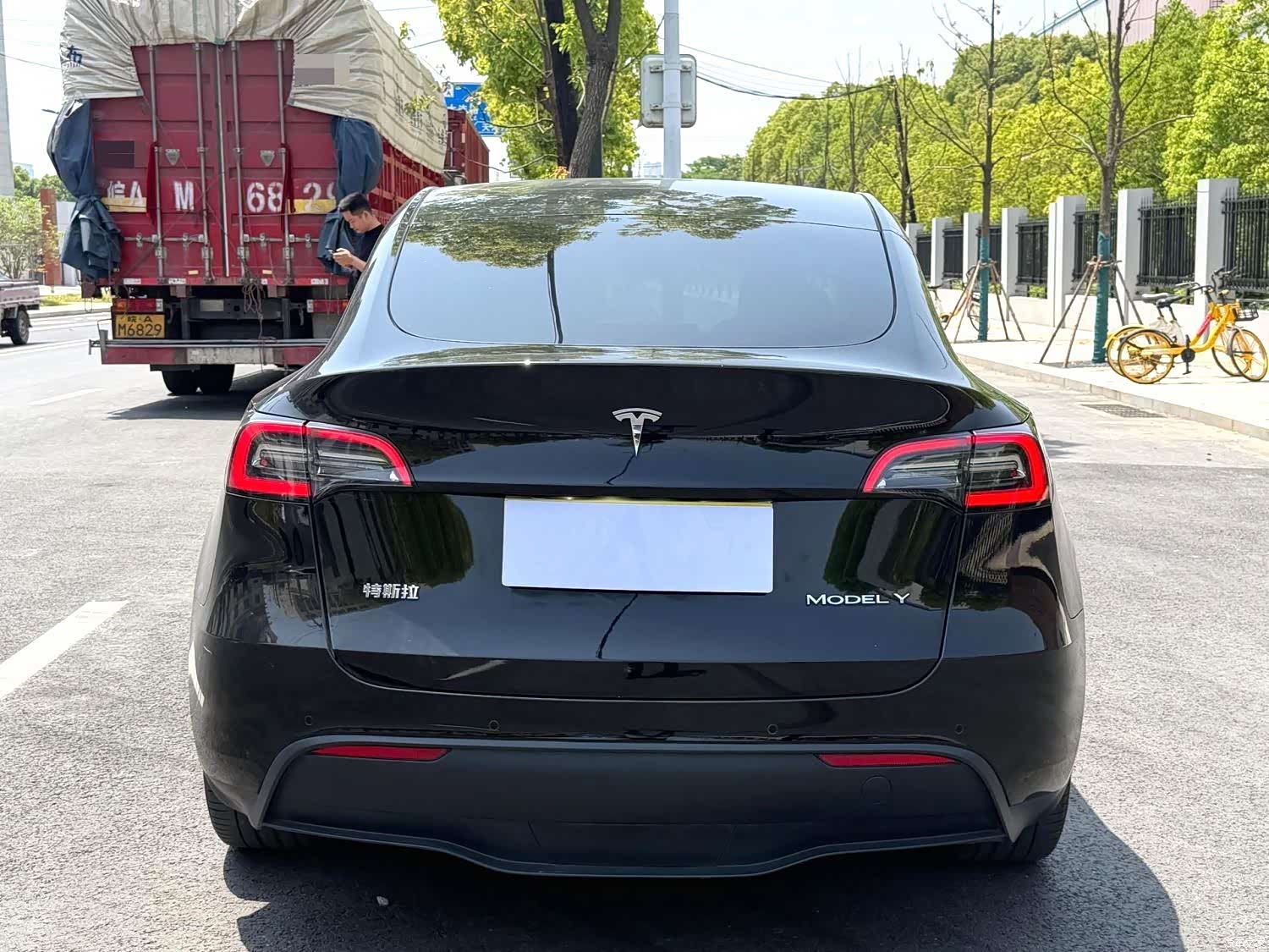 Tesla Model Y, 2023 4