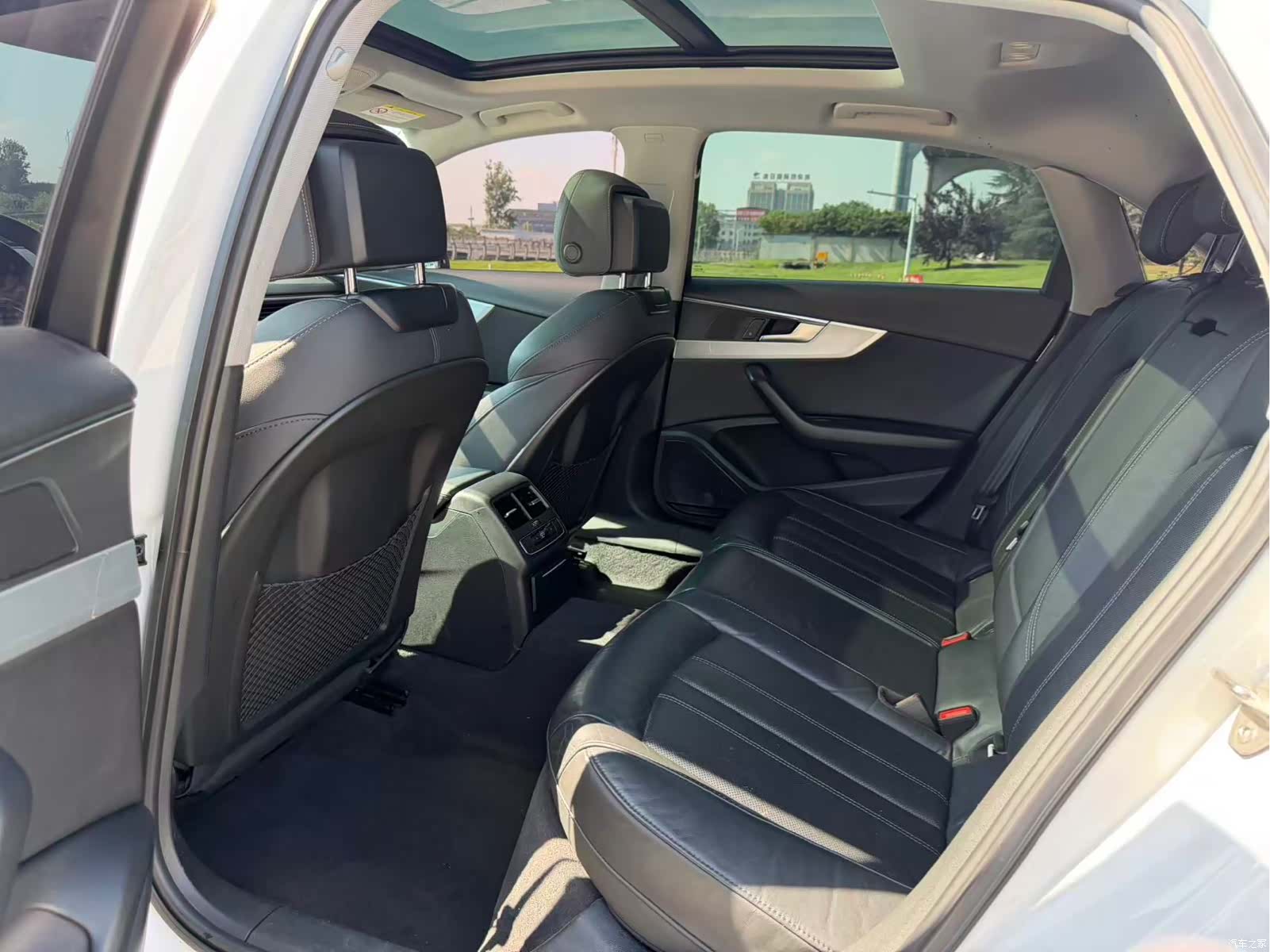Audi A4L, 2020 все фото