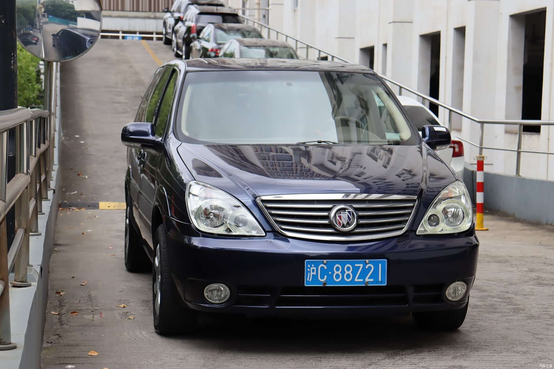 Buick GL8, 2010 3