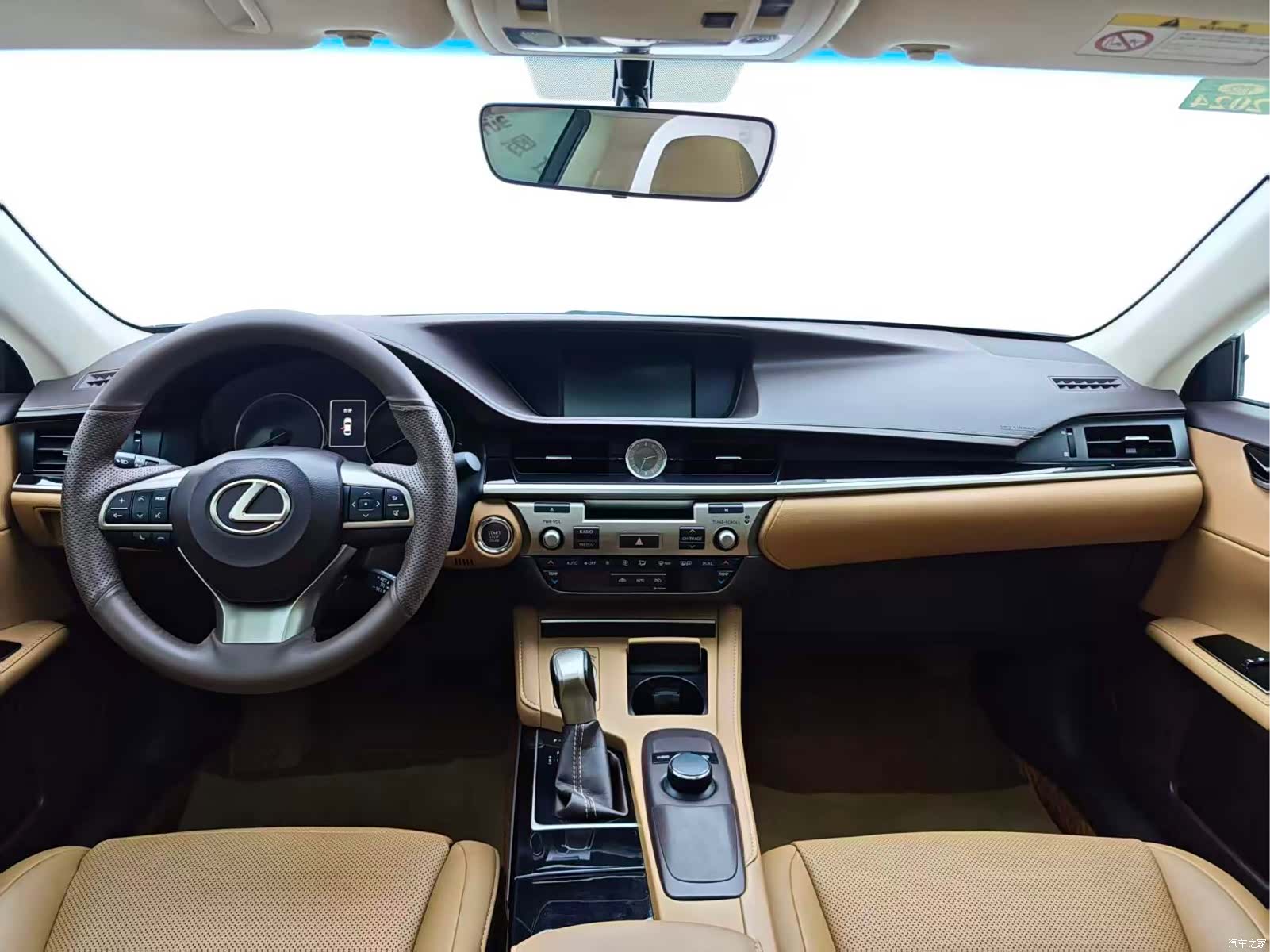 Lexus ES, 2016 7