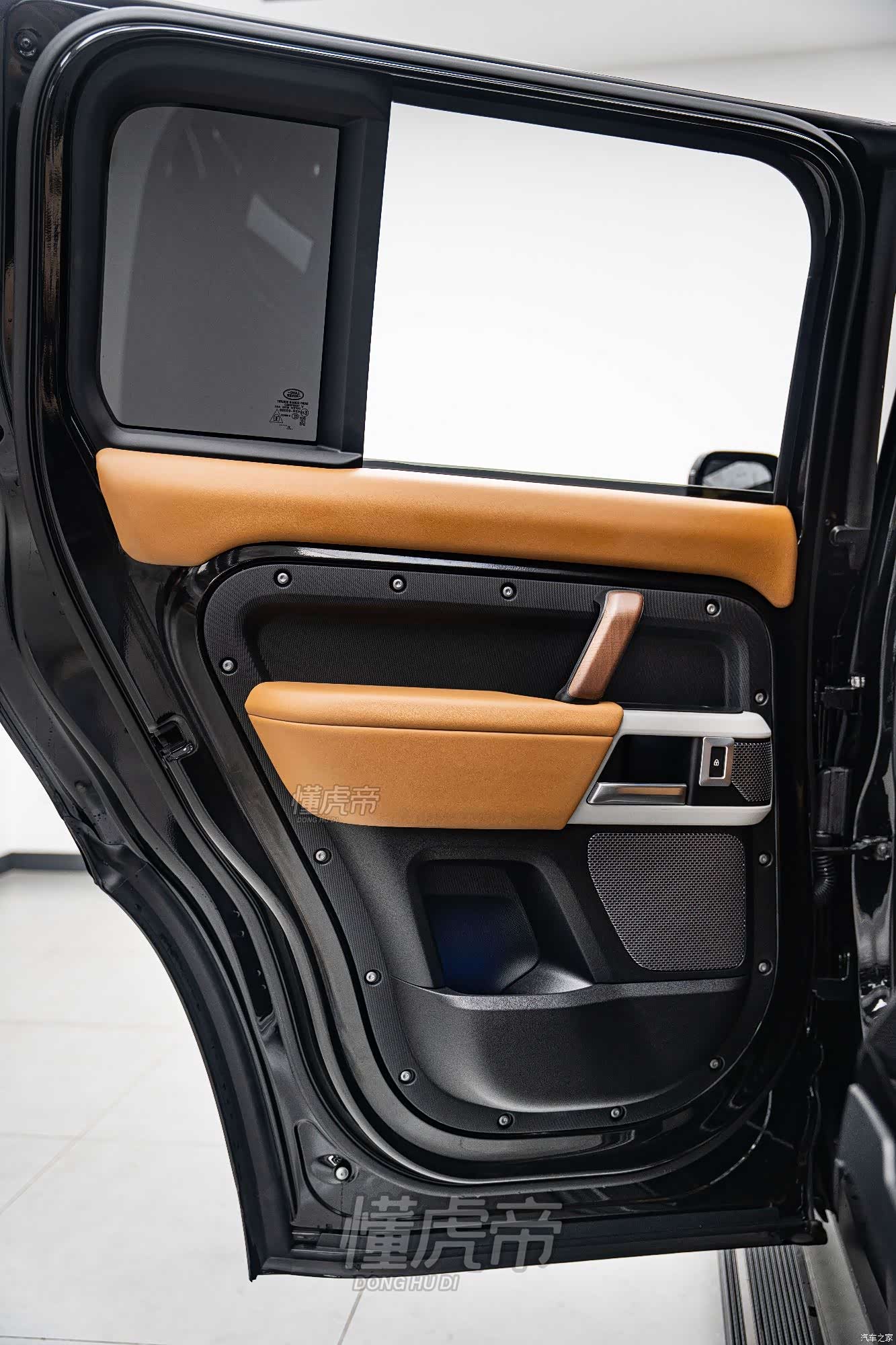 Land Rover Defender, 2023 14