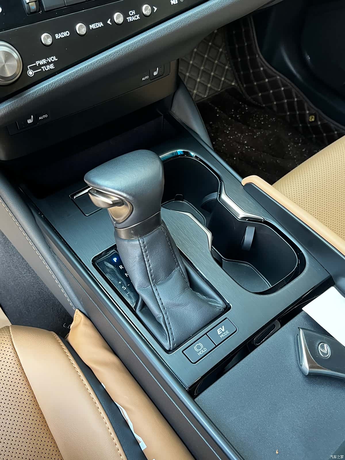 Lexus ES, 2023 21