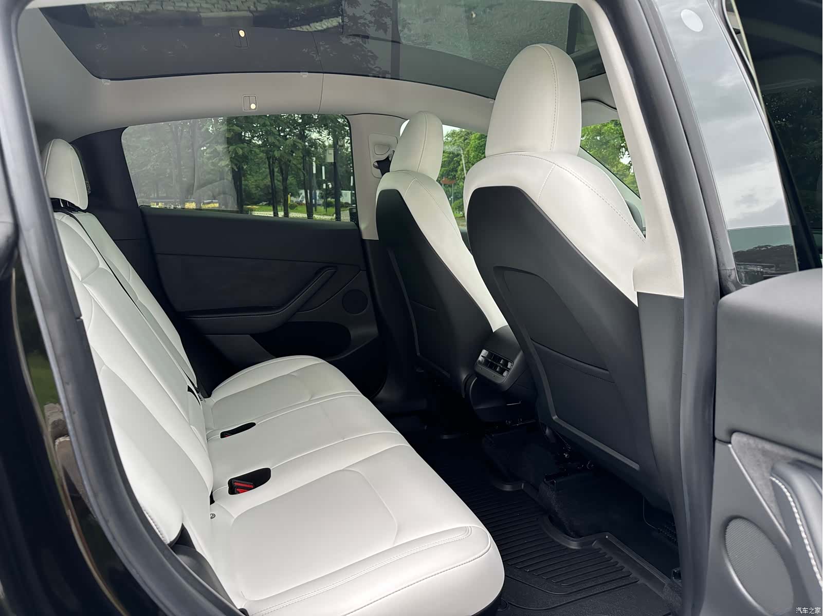 Tesla Model Y, 2022 15