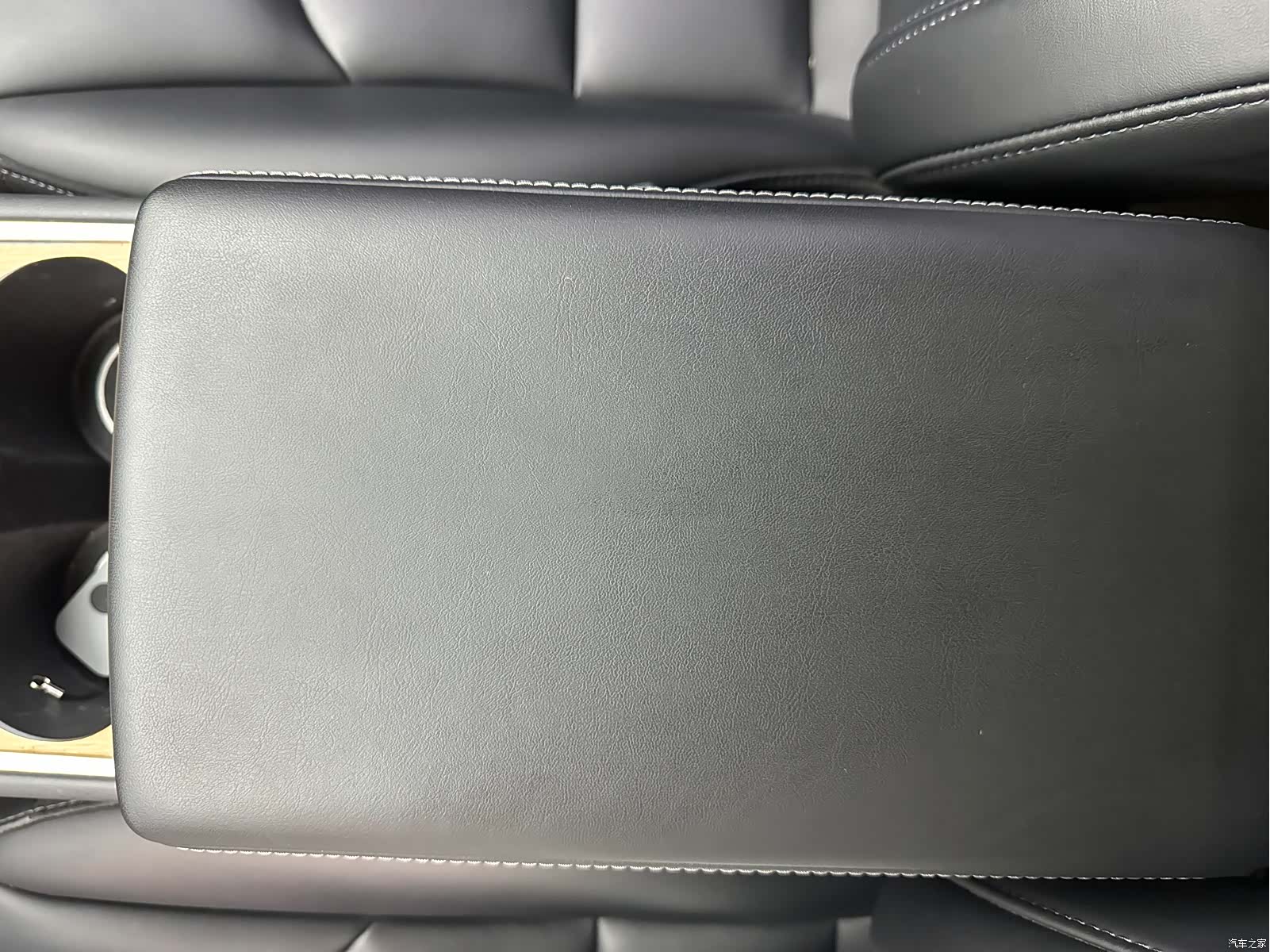 Tesla Model Y, 2023 23