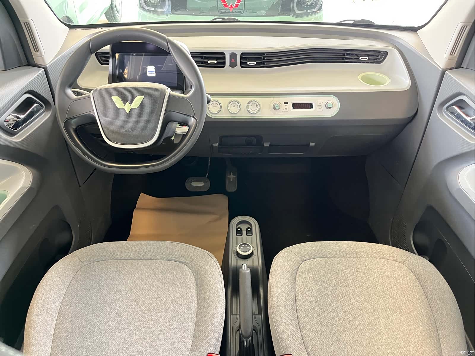 Wuling MINIEV, 2021 8
