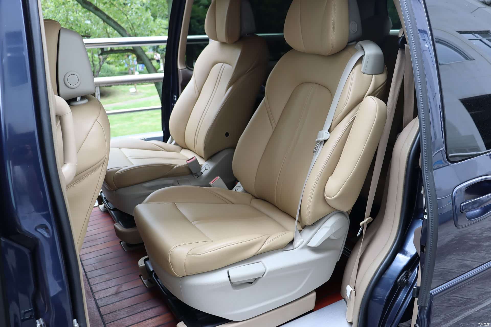 Buick GL8, 2010 9