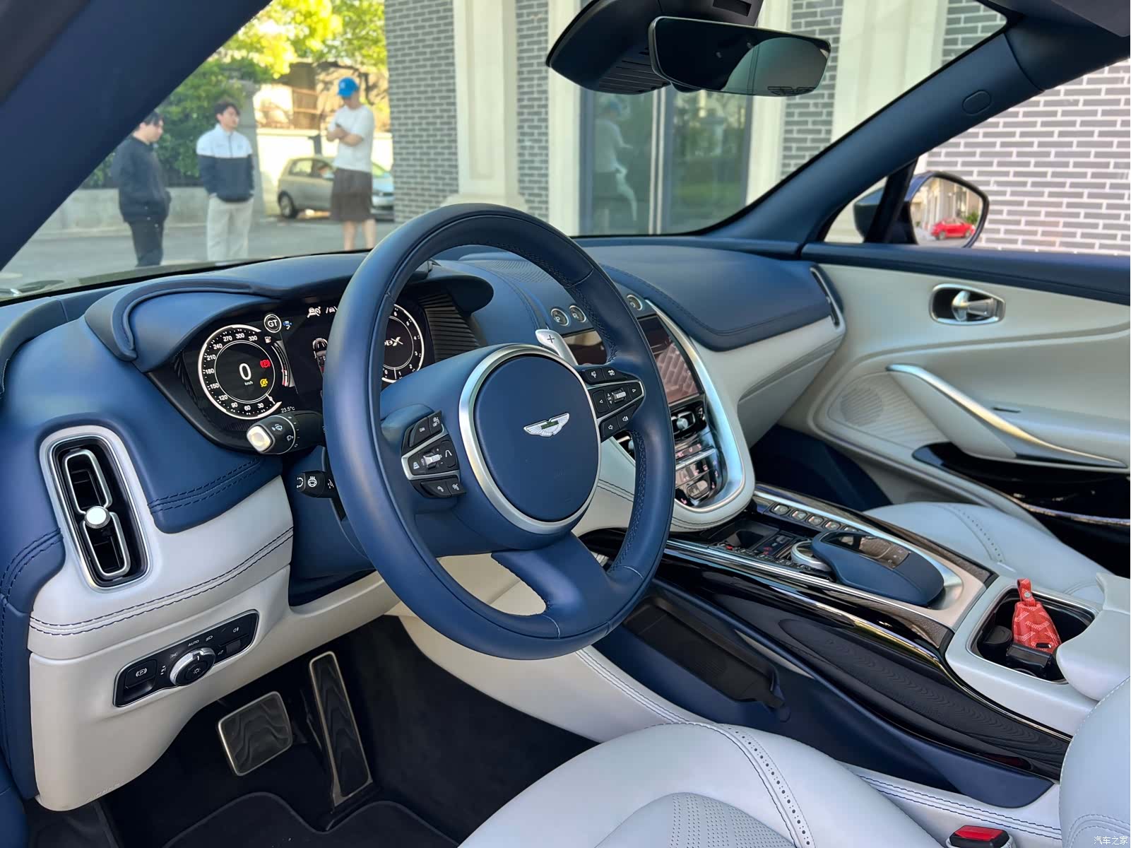 Aston Martin DBX, 2024 9