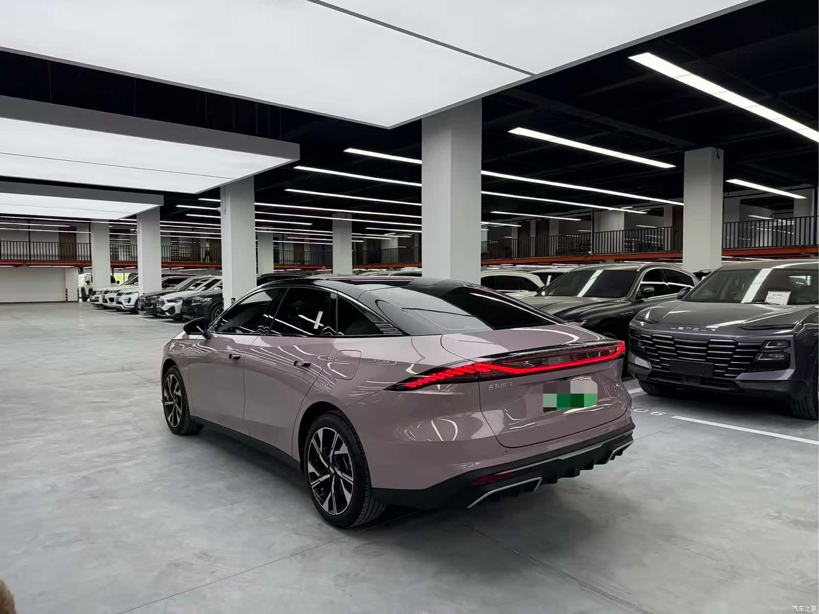 Geely Galaxy L6, 2024 17
