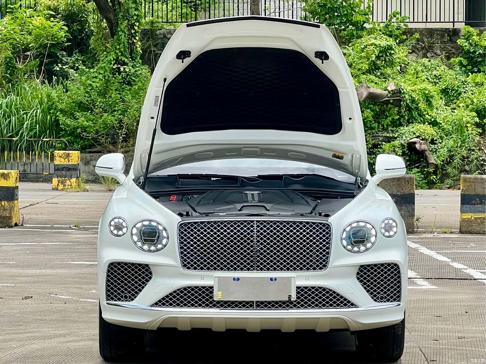 Bentley Bentayga, 2021 8