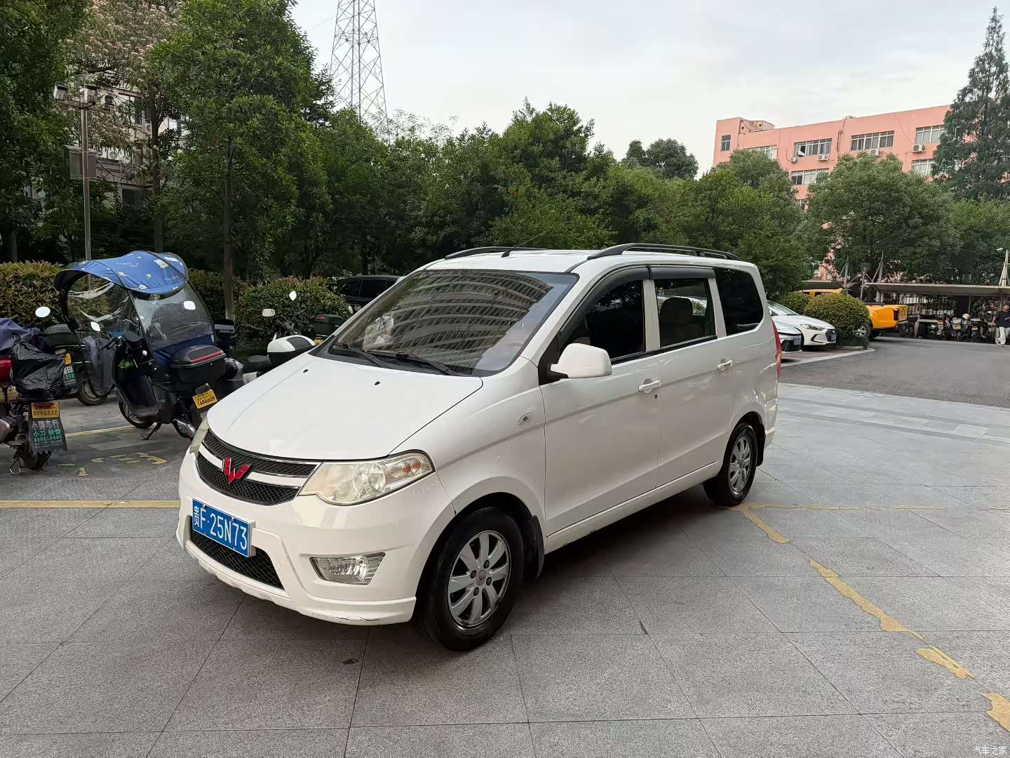 Wuling Hongguang, 2015 1