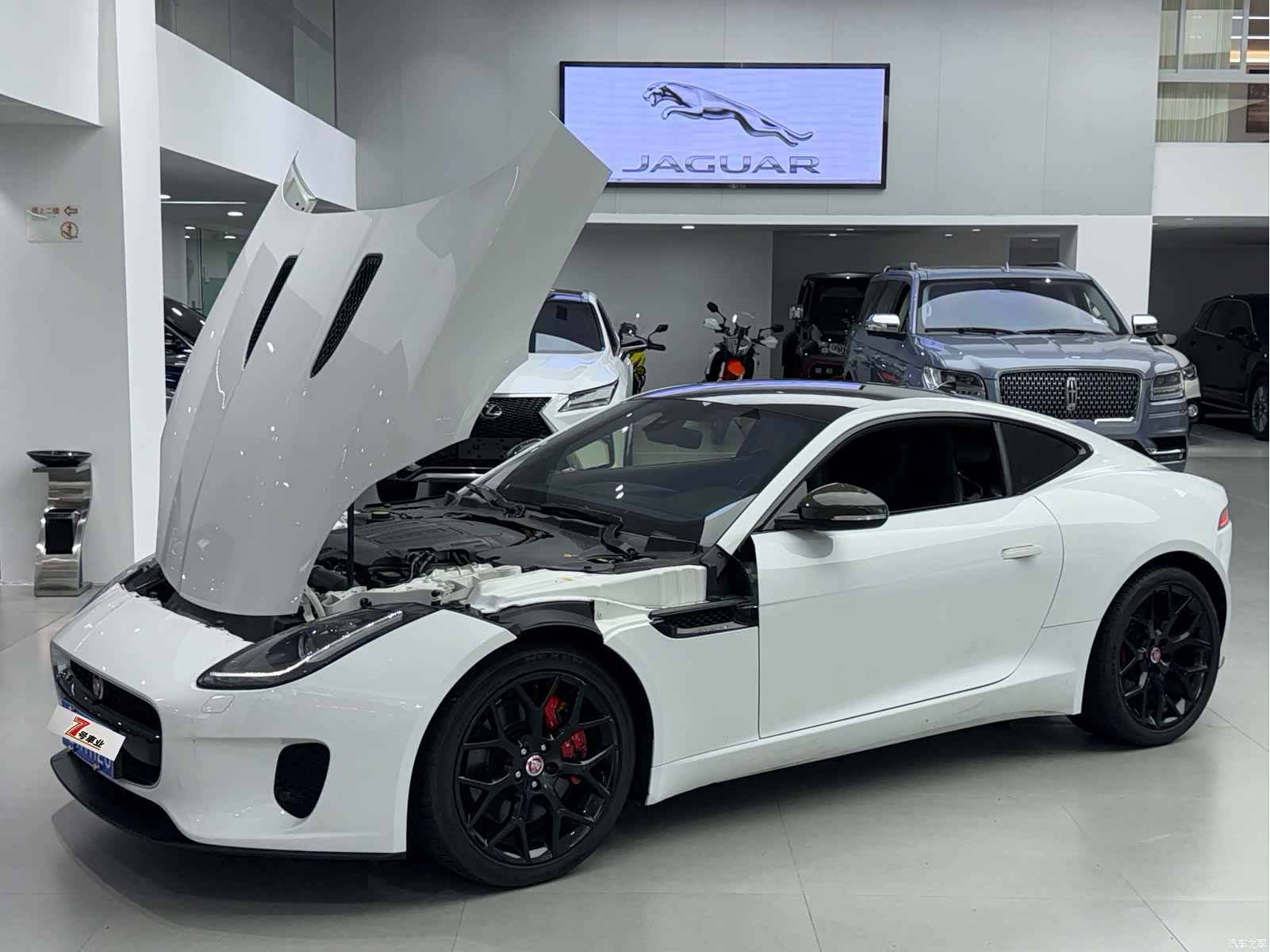 Jaguar F-TYPE, 2018 все фото