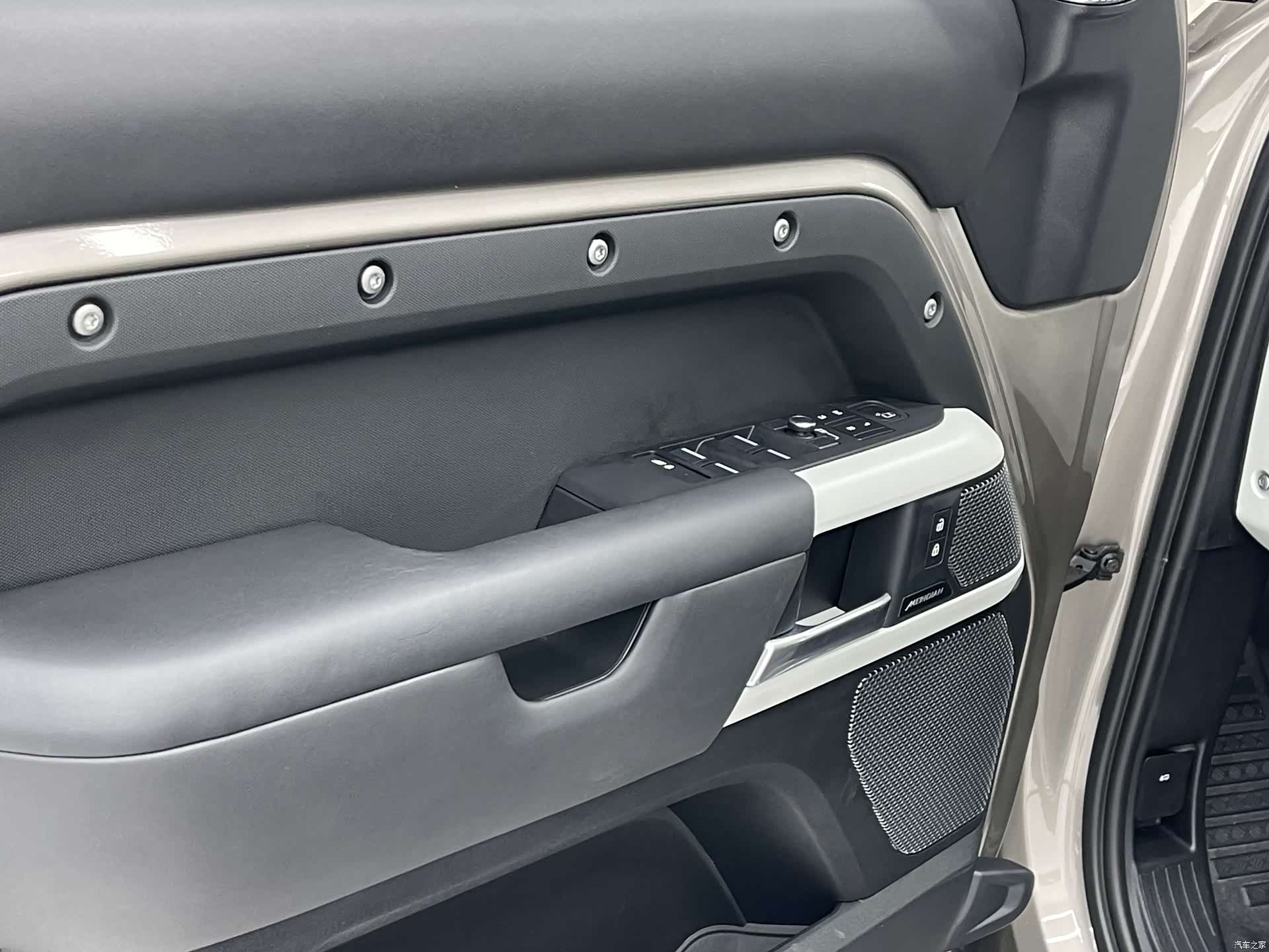 Land Rover Defender, 2022 15