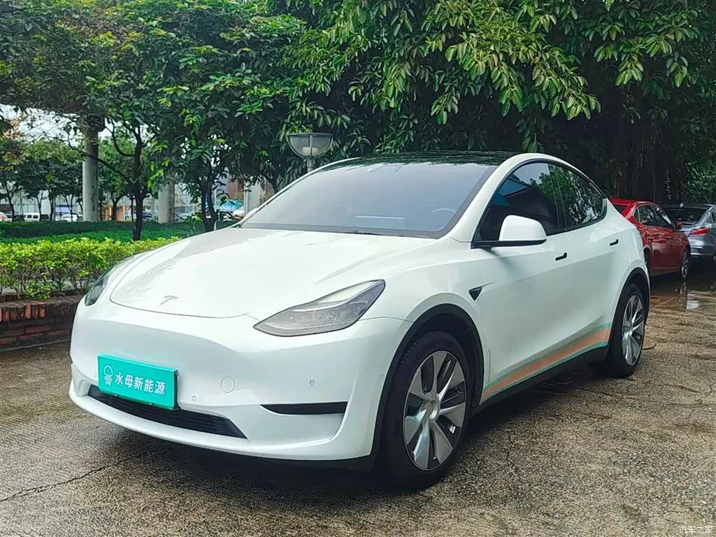 Tesla Model Y, 2022 1