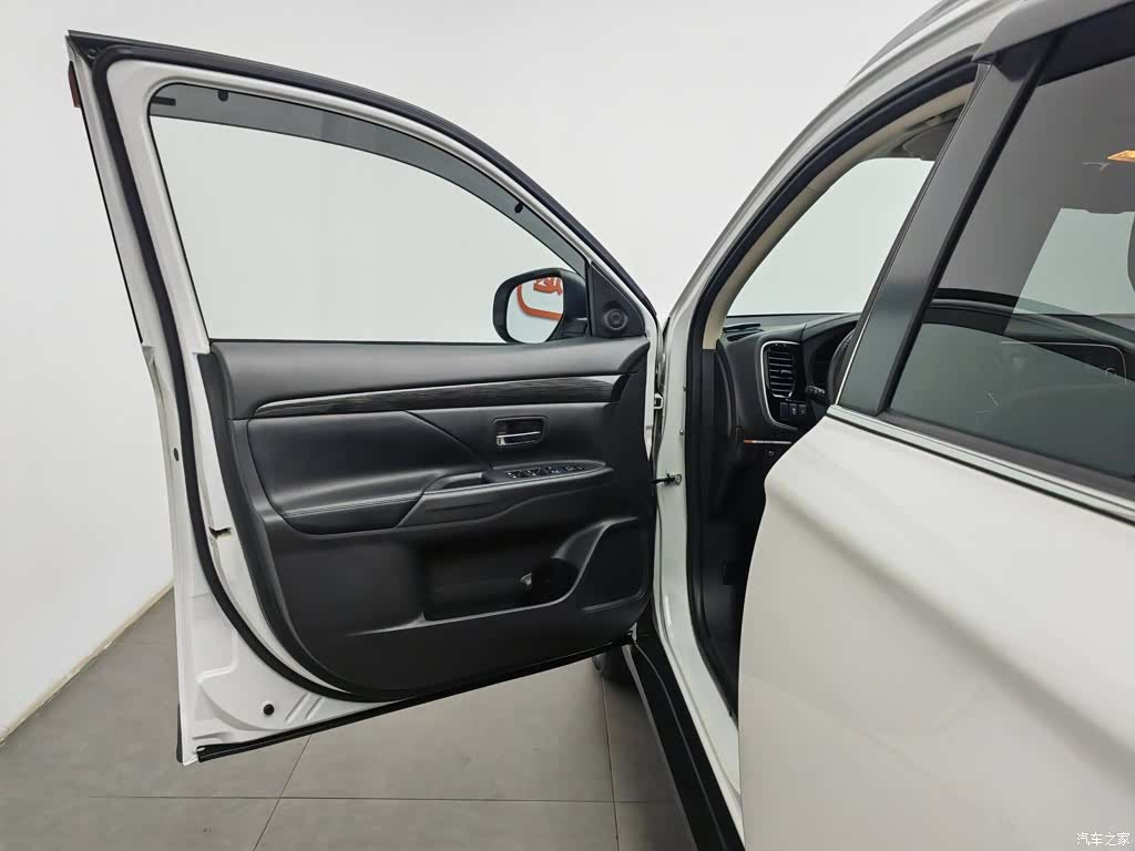 Mitsubishi Outlander, 2016 8