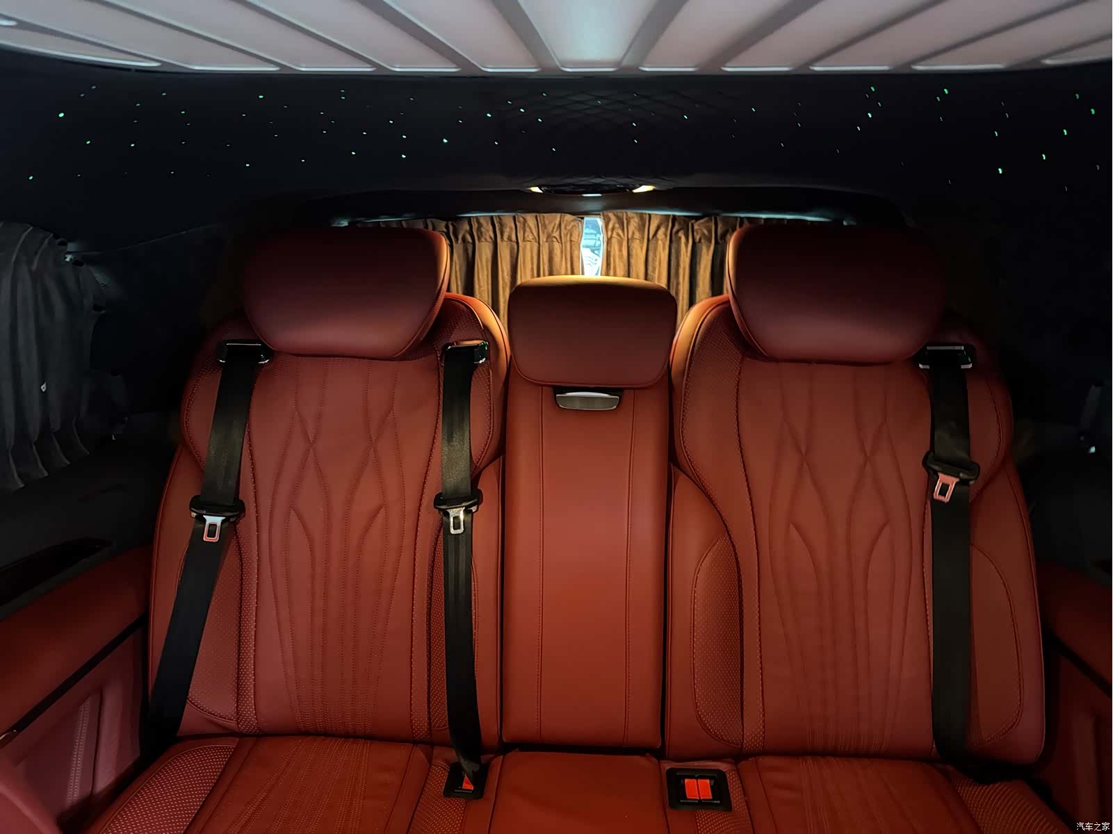 Mercedes-Benz 7, 2021 16