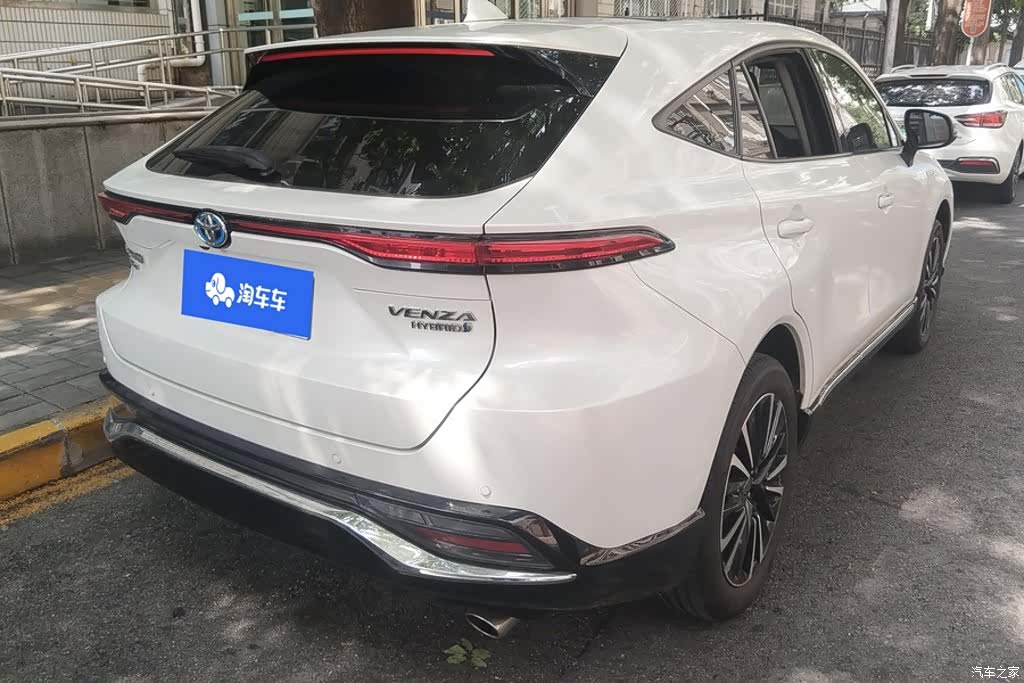 Toyota Venza, 2022 3