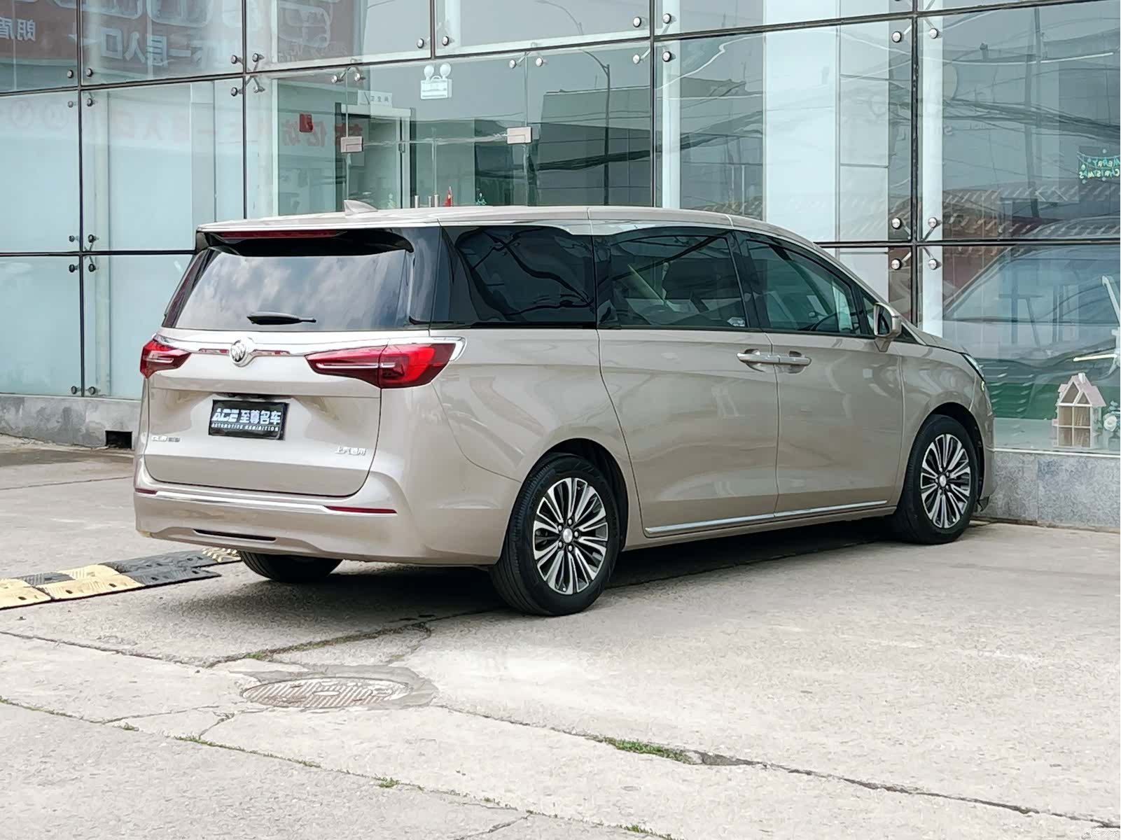 Buick GL8, 2023 4