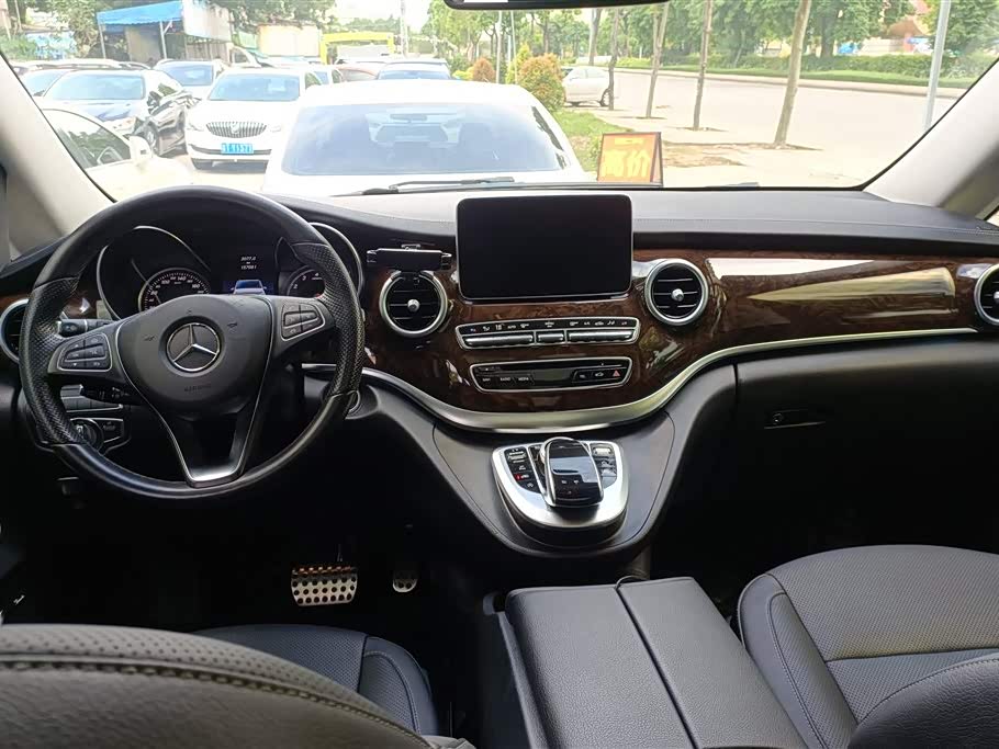 Mercedes-Benz V-class