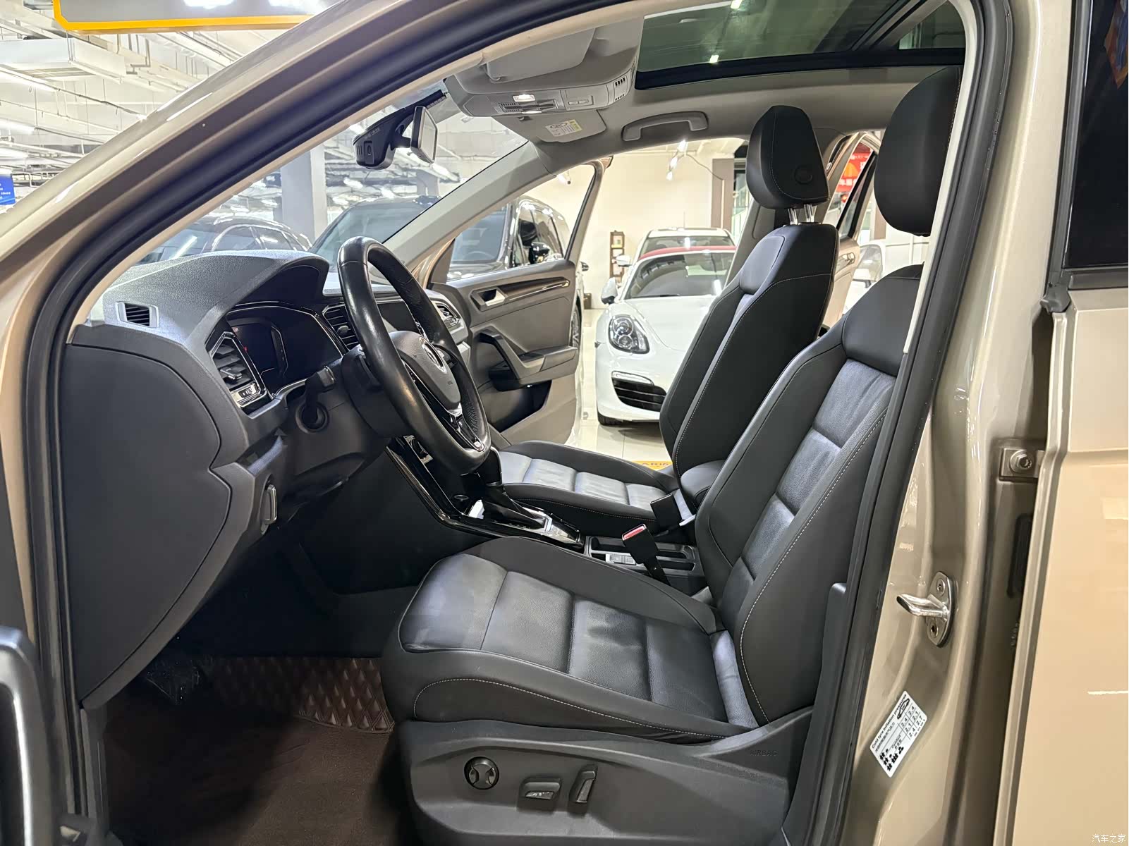 Volkswagen T-ROC, 2022 4