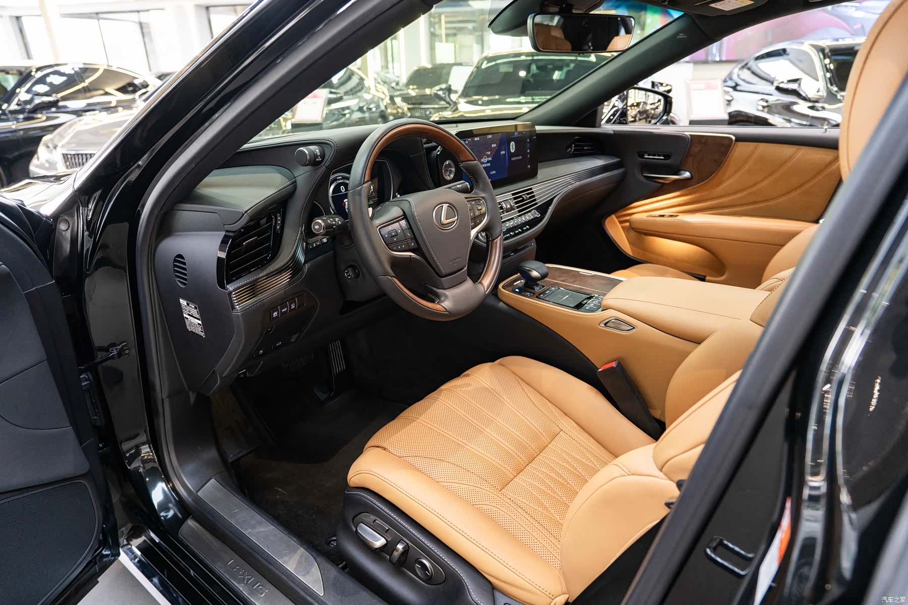 Lexus LS, 2022 9