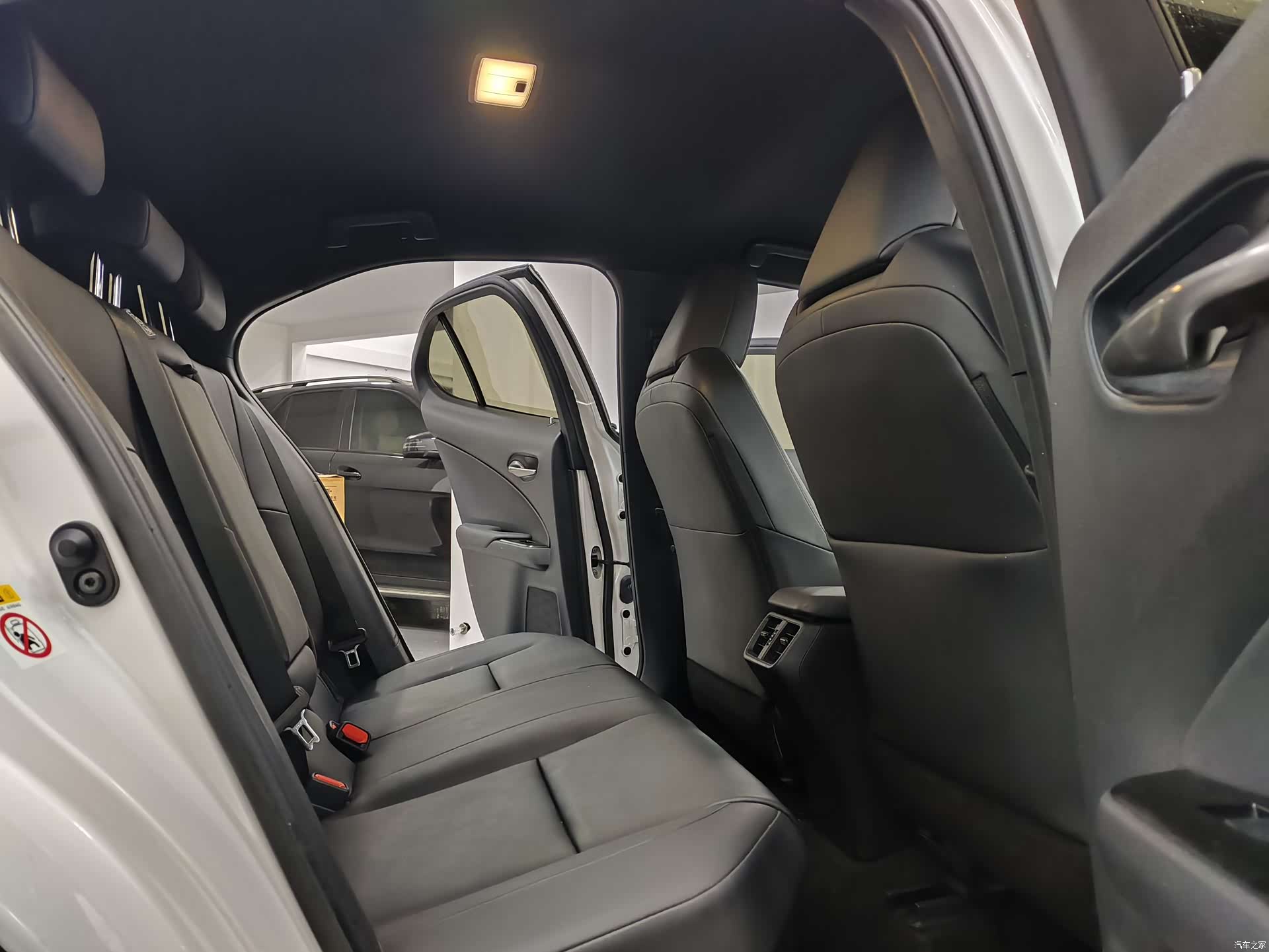 Lexus UX, 2019 6