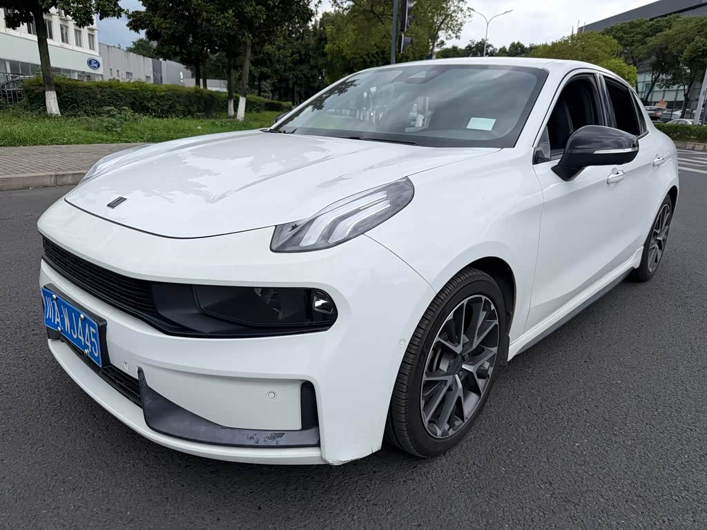 Lynk & Co 03