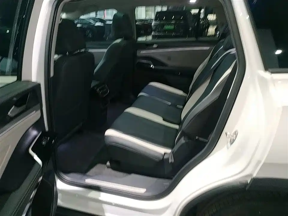 Volkswagen ID.6 CROZZ