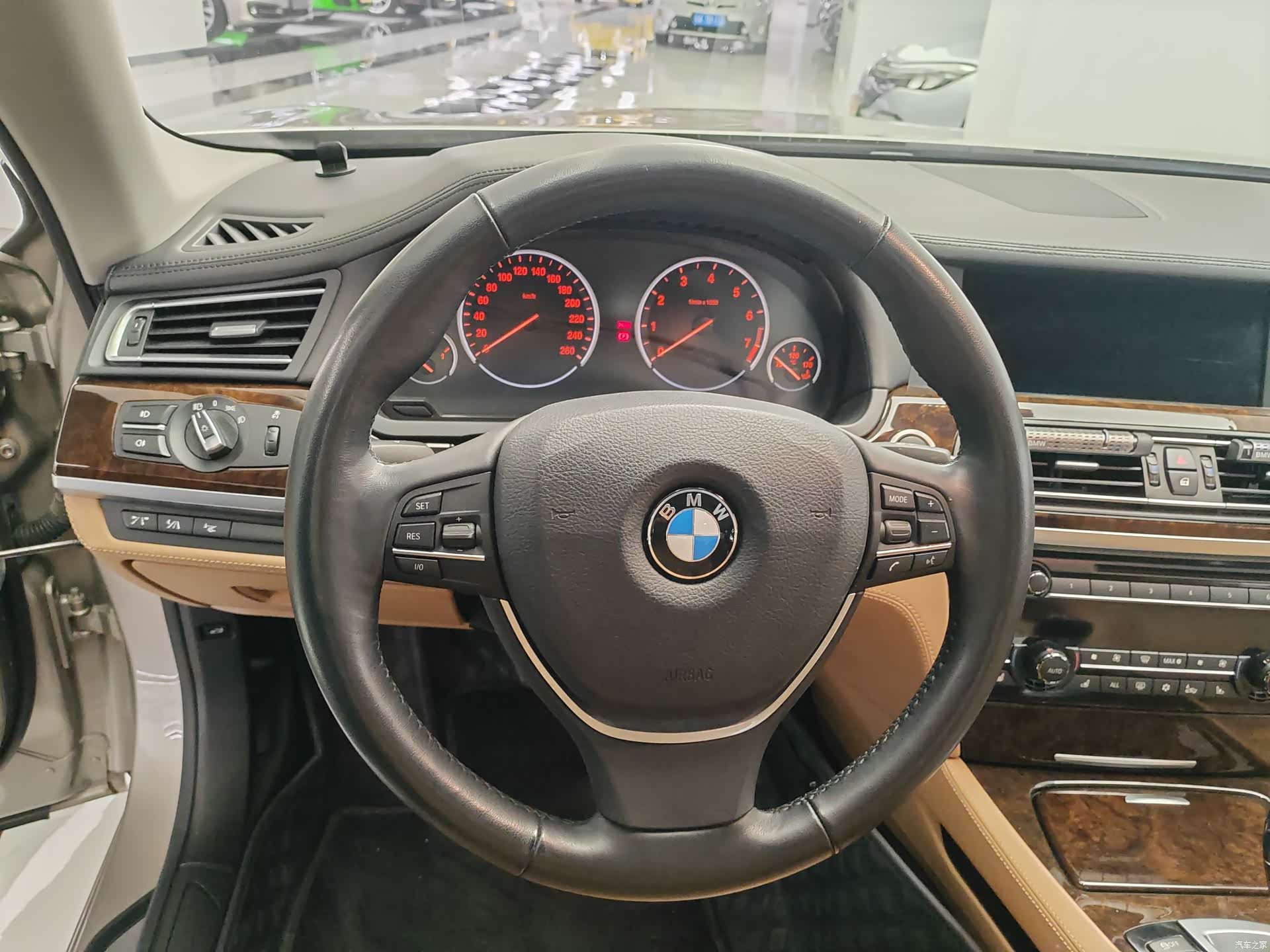BMW 7 Series, 2012 10