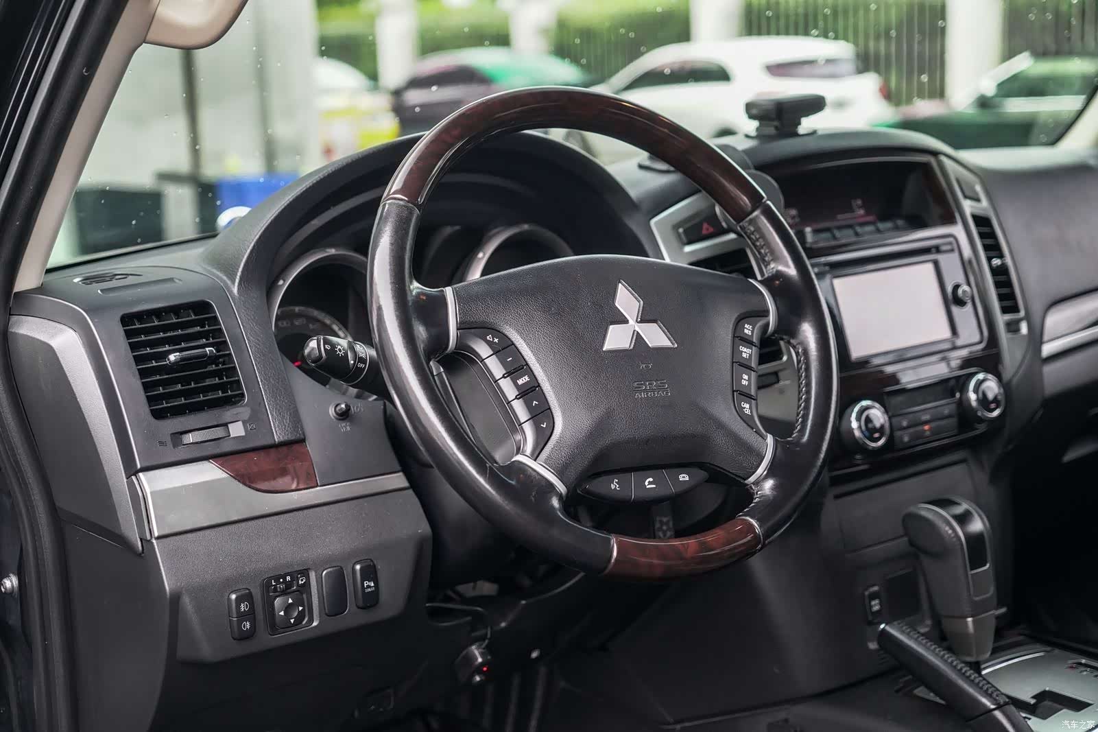 Mitsubishi Pajero, 2019 11