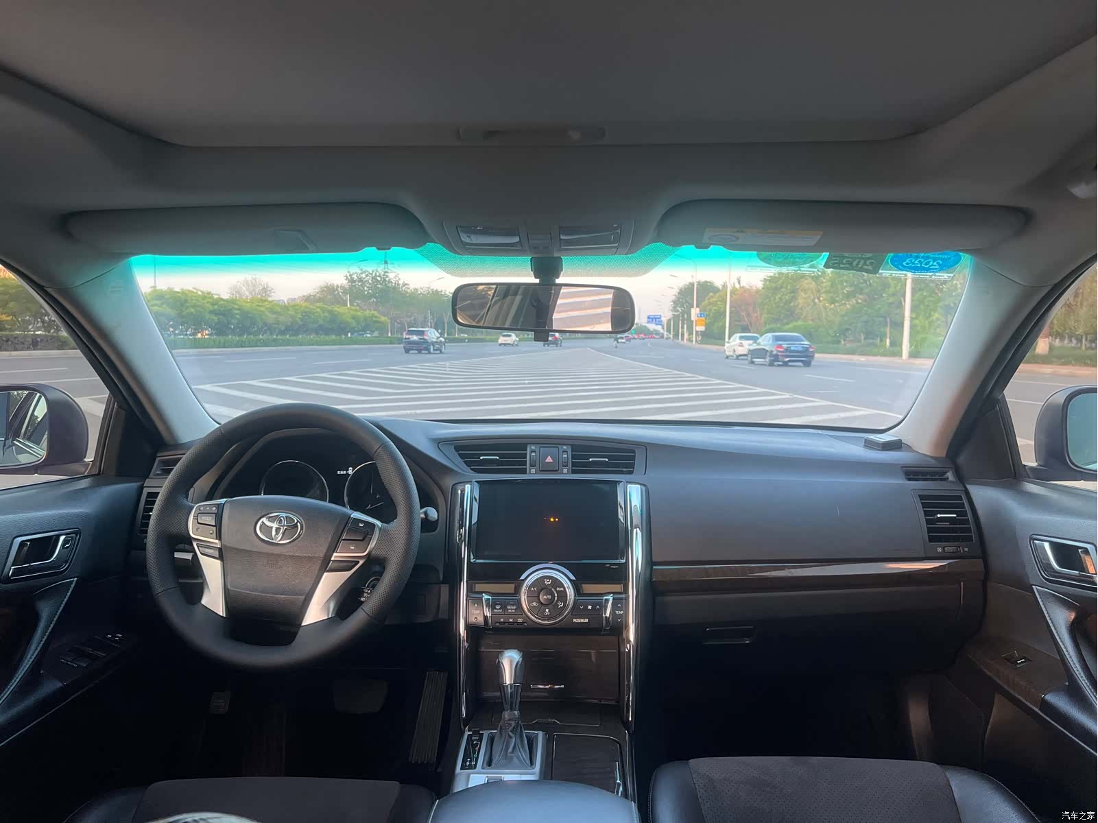 Toyota 2.5V, 2015 9