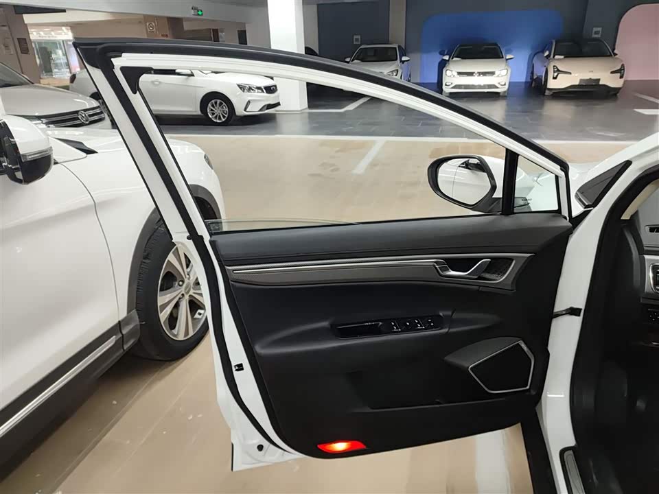 Geely Emgrand GS