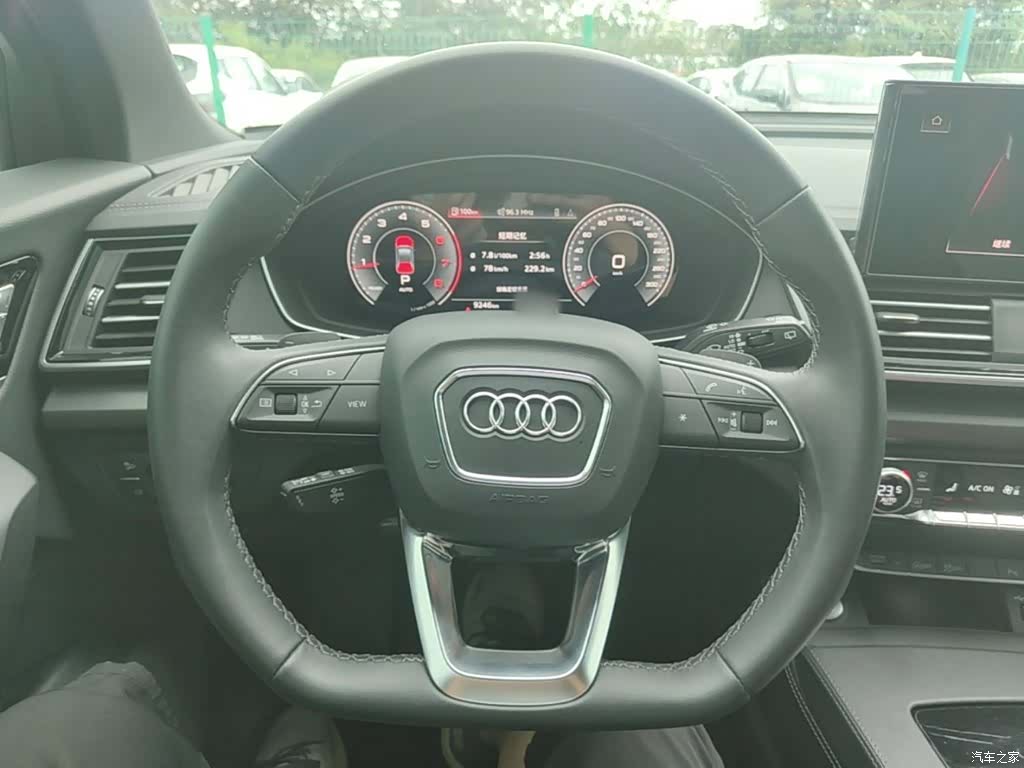 Audi Q5L, 2026 11