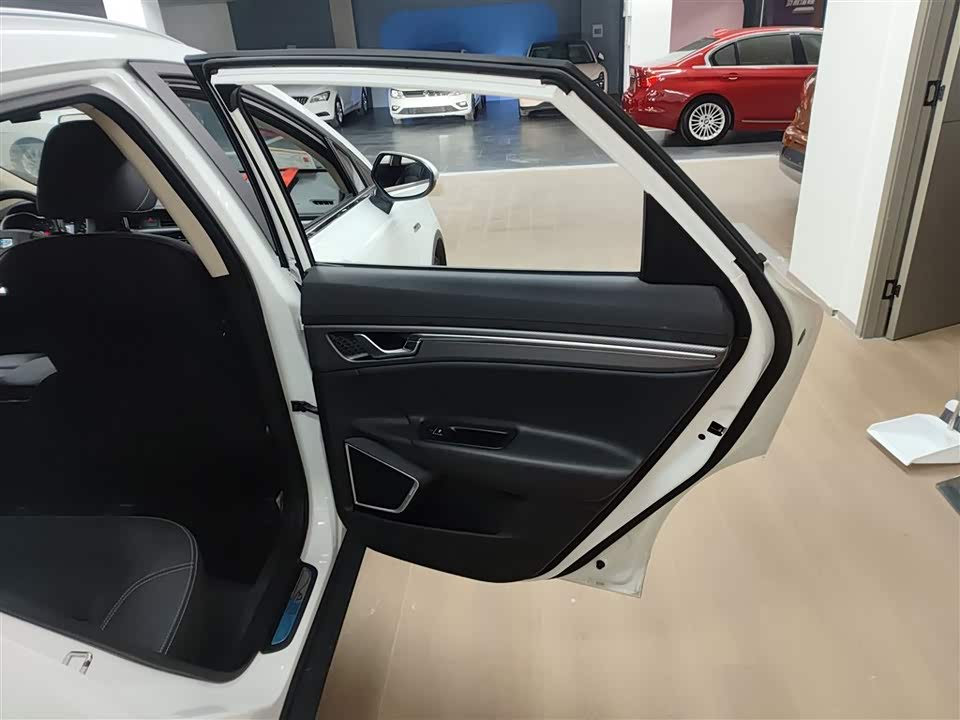 Geely Emgrand GS