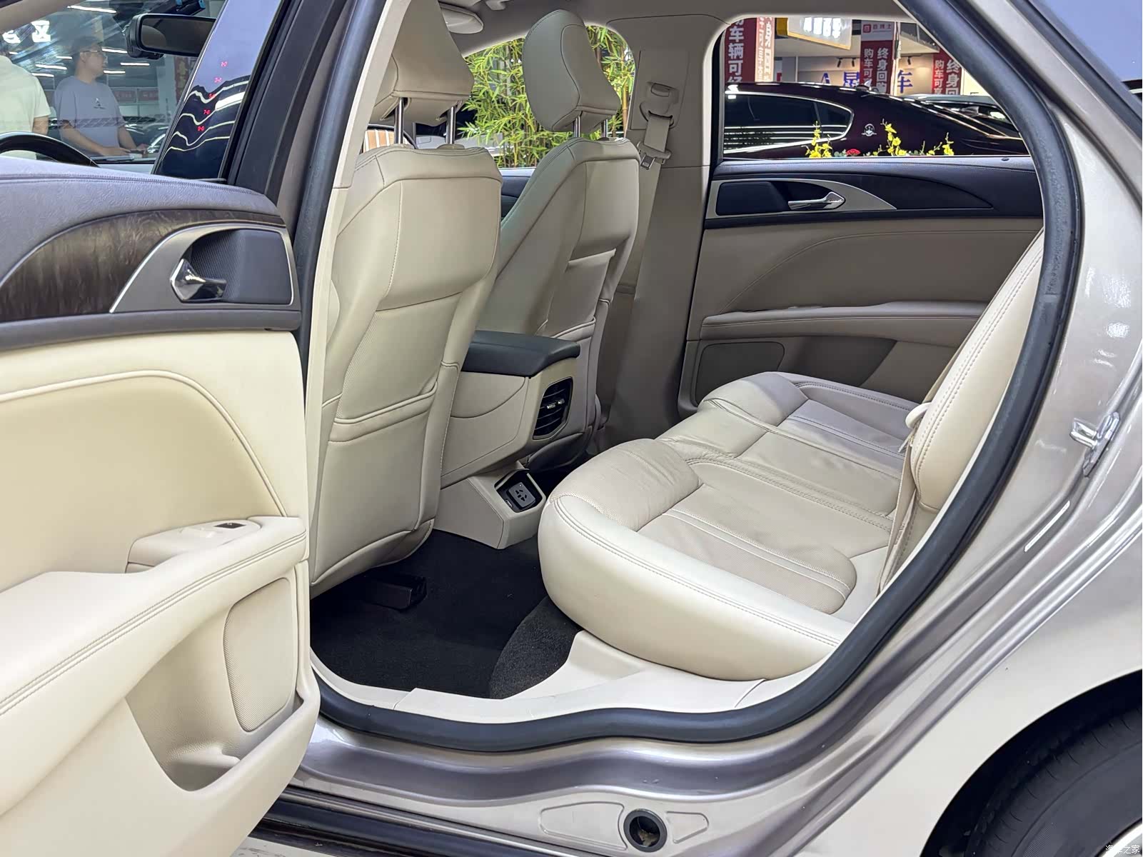 Lincoln MKZ, 2020 10