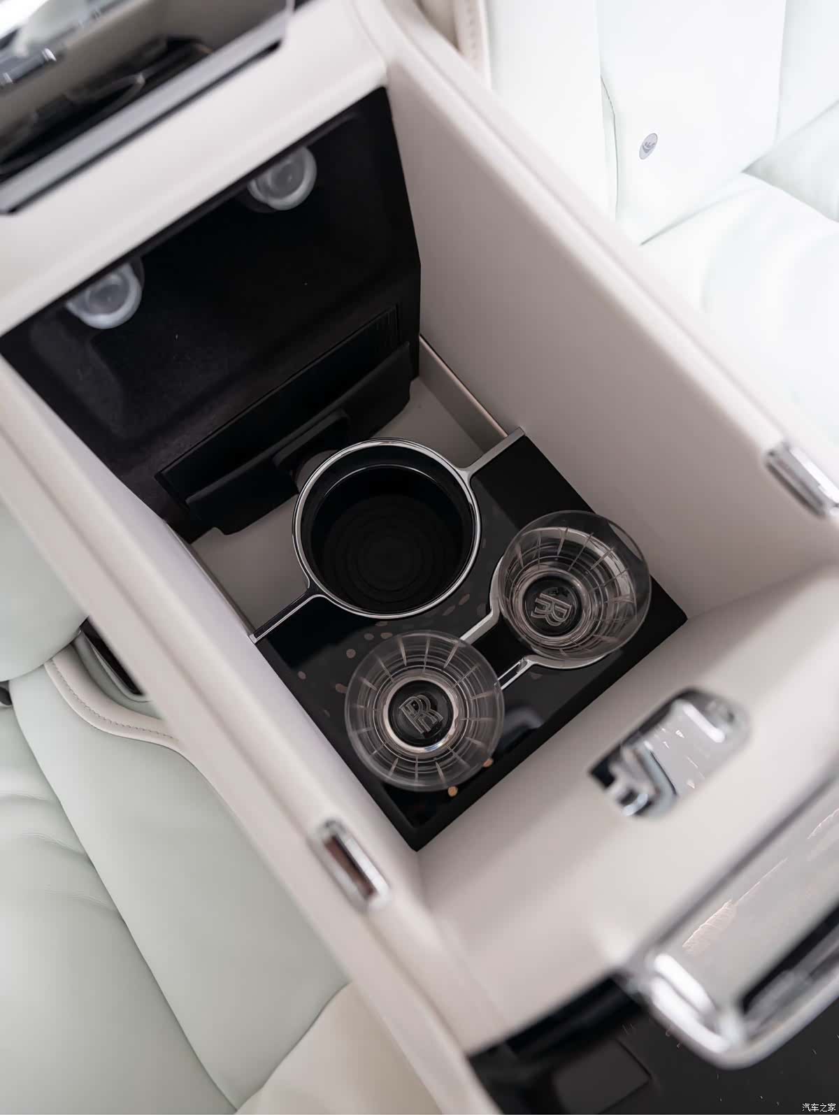 Rolls-Royce Phantom, 2024 24