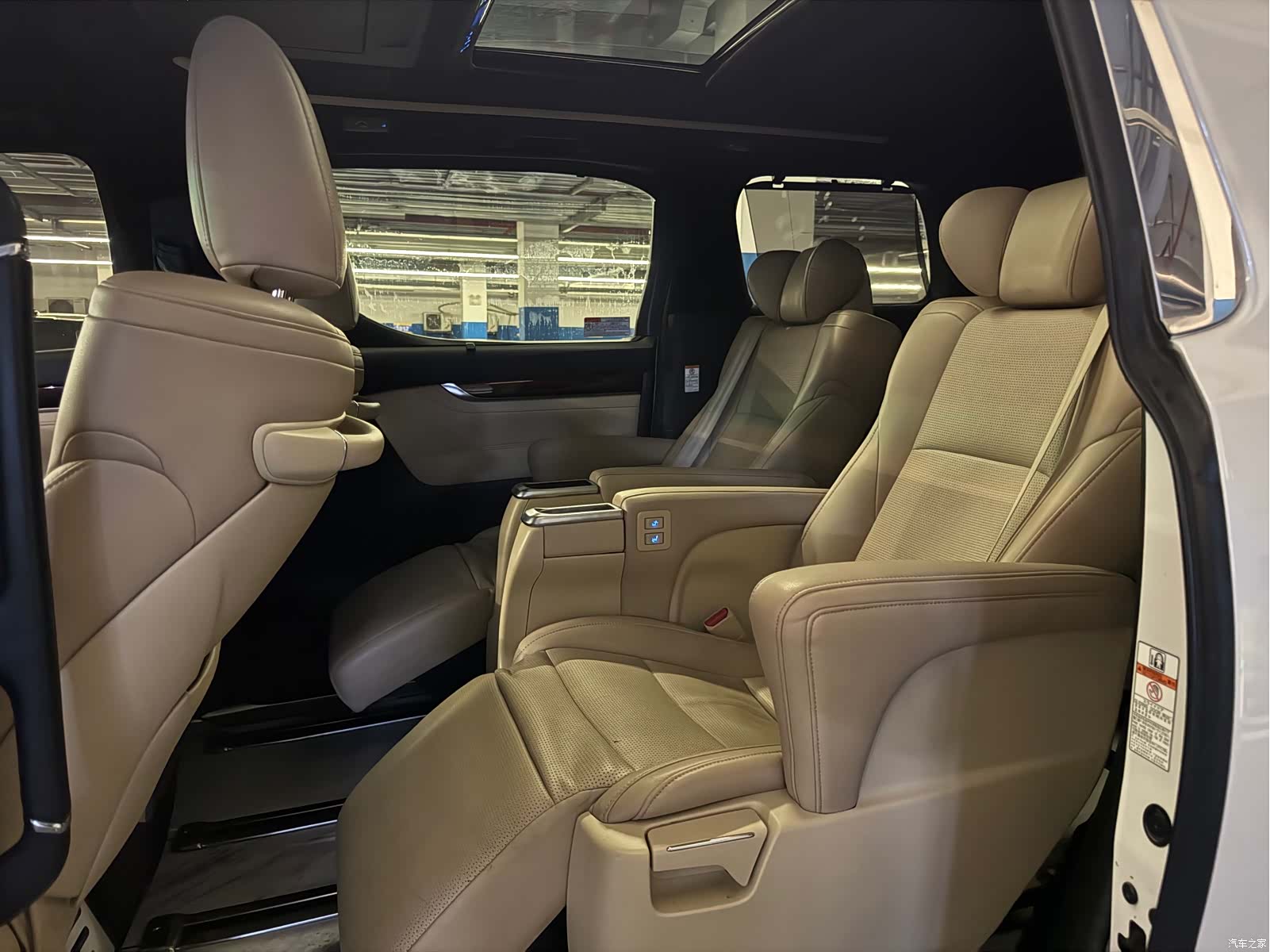 Toyota Alphard, 2017 8