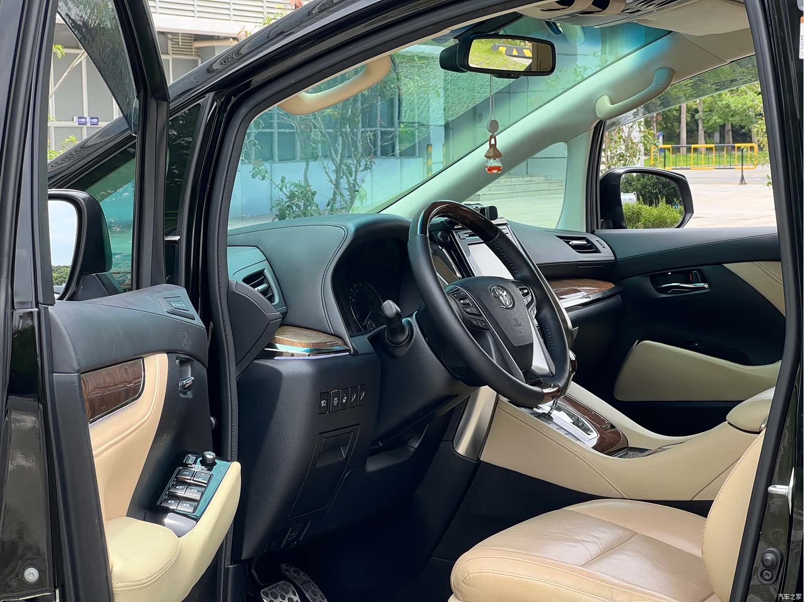 Toyota Alphard, 2017 9