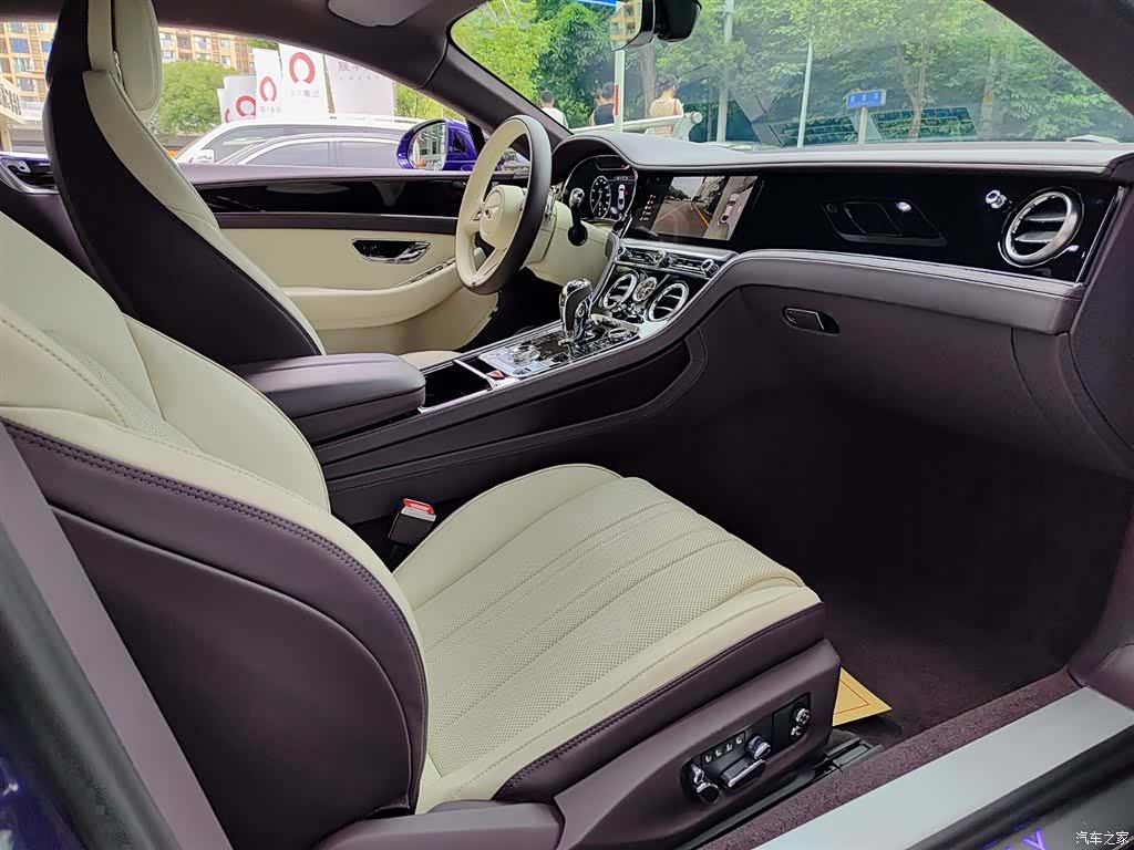 Bentley Continental GT, 2024 11