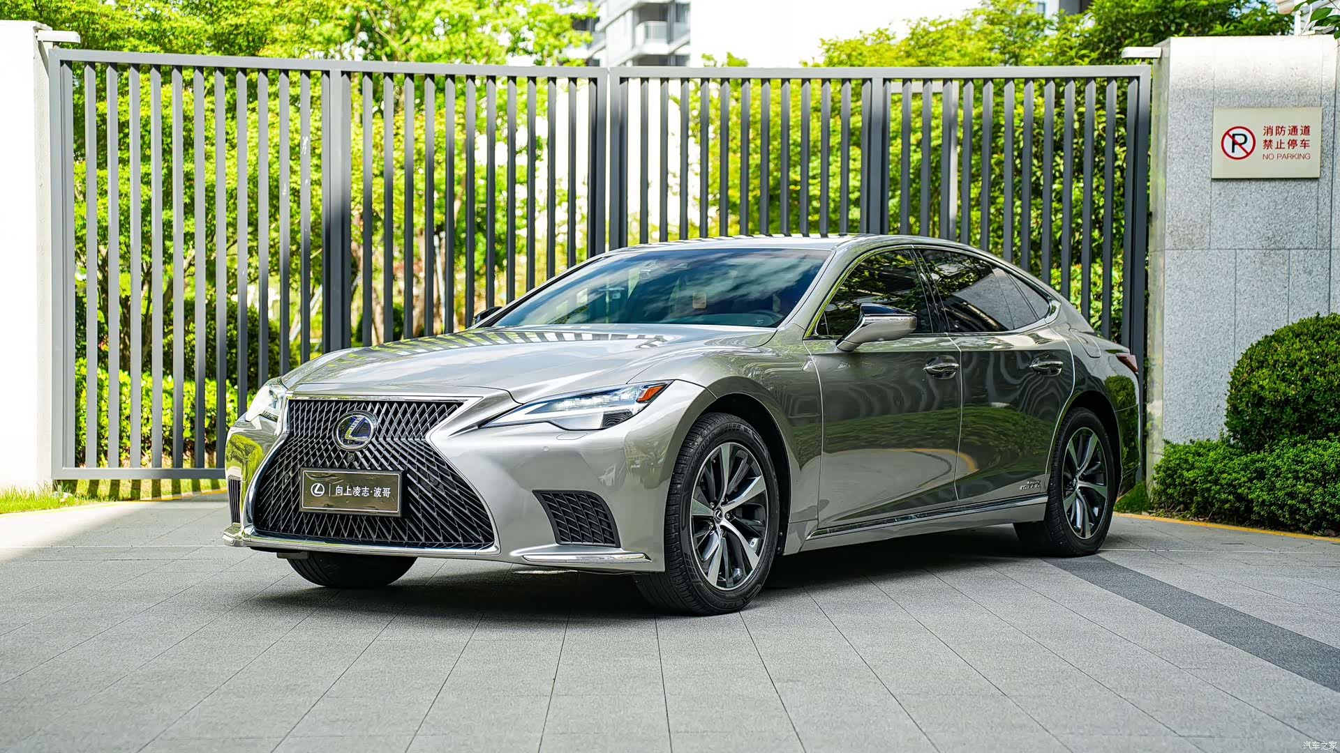 Lexus LS, 2022 1