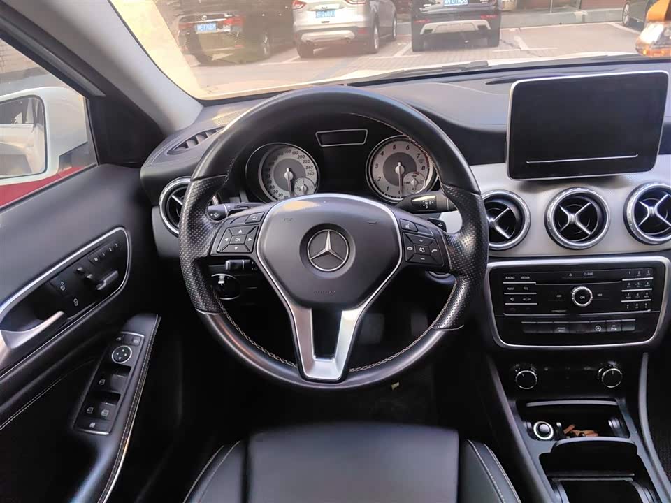Mercedes-Benz GLA