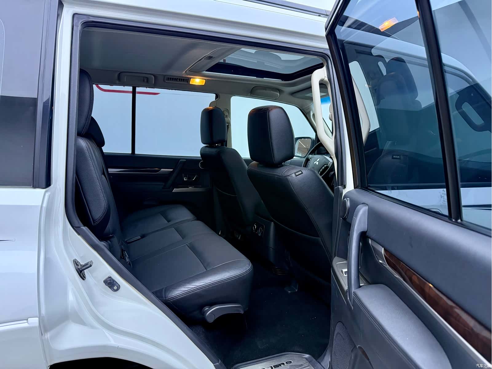 Mitsubishi Pajero, 2019 8