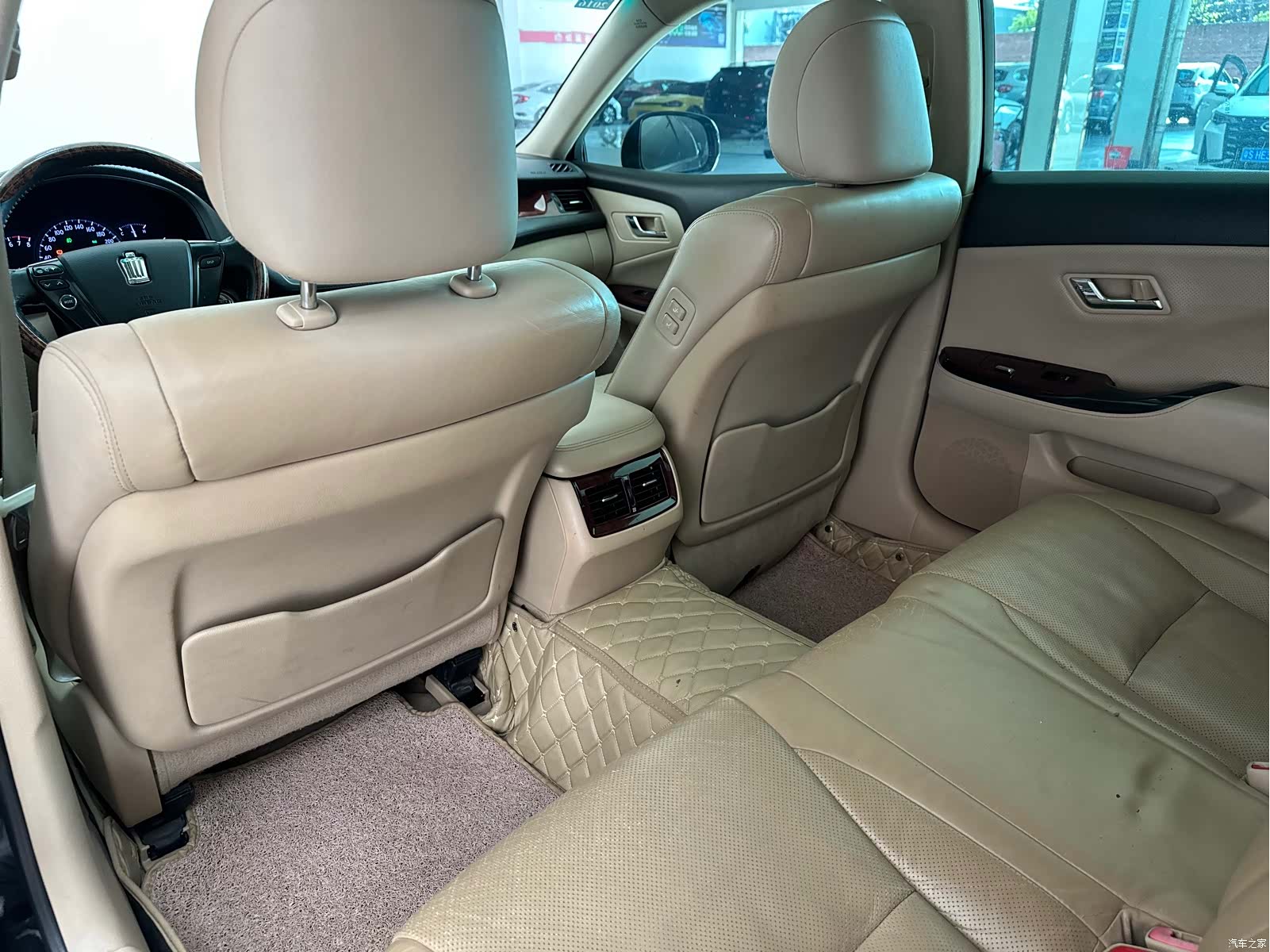 Toyota Crown, 2012 16