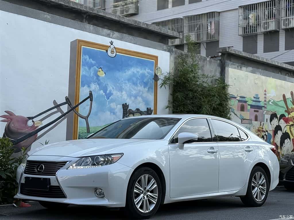 Lexus ES, 2014 1